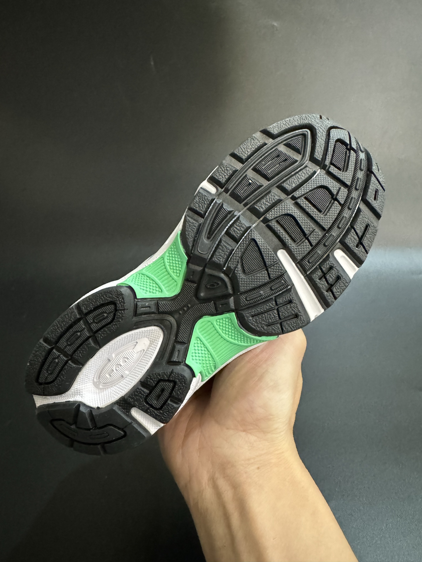 图片[8]-亚瑟士官网新款1130弹力松紧带儿童复古休闲运动鞋 尺码：26-37码 经典1130款式🆕 松紧带设计，穿脱方便✌🏻 网面拼接，质感满满💯 橡胶耐磨防滑大底，脚感超赞👍🏻-选品中心