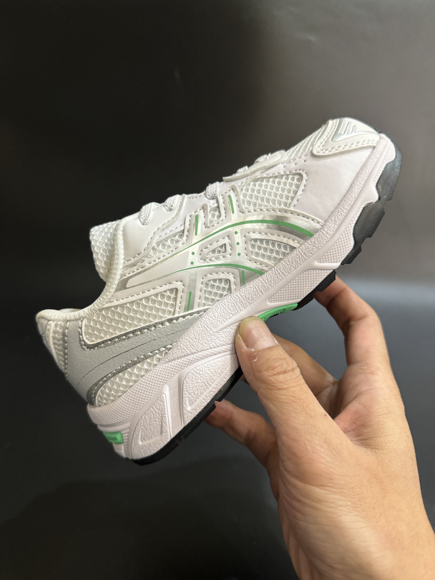 图片[5]-亚瑟士官网新款1130弹力松紧带儿童复古休闲运动鞋 尺码：26-37码 经典1130款式🆕 松紧带设计，穿脱方便✌🏻 网面拼接，质感满满💯 橡胶耐磨防滑大底，脚感超赞👍🏻-选品中心