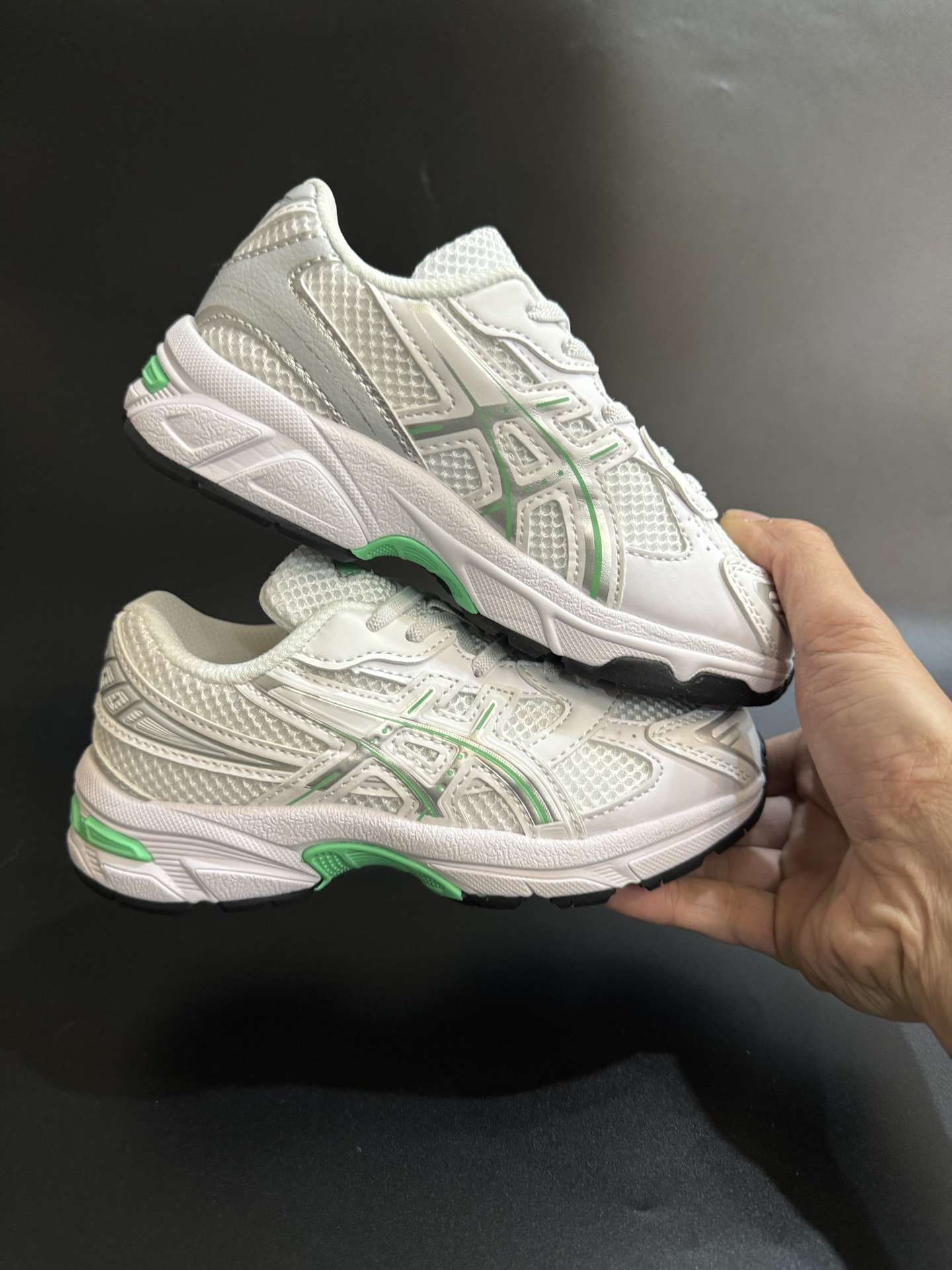 图片[9]-亚瑟士官网新款1130弹力松紧带儿童复古休闲运动鞋 尺码：26-37码 经典1130款式🆕 松紧带设计，穿脱方便✌🏻 网面拼接，质感满满💯 橡胶耐磨防滑大底，脚感超赞👍🏻-选品中心