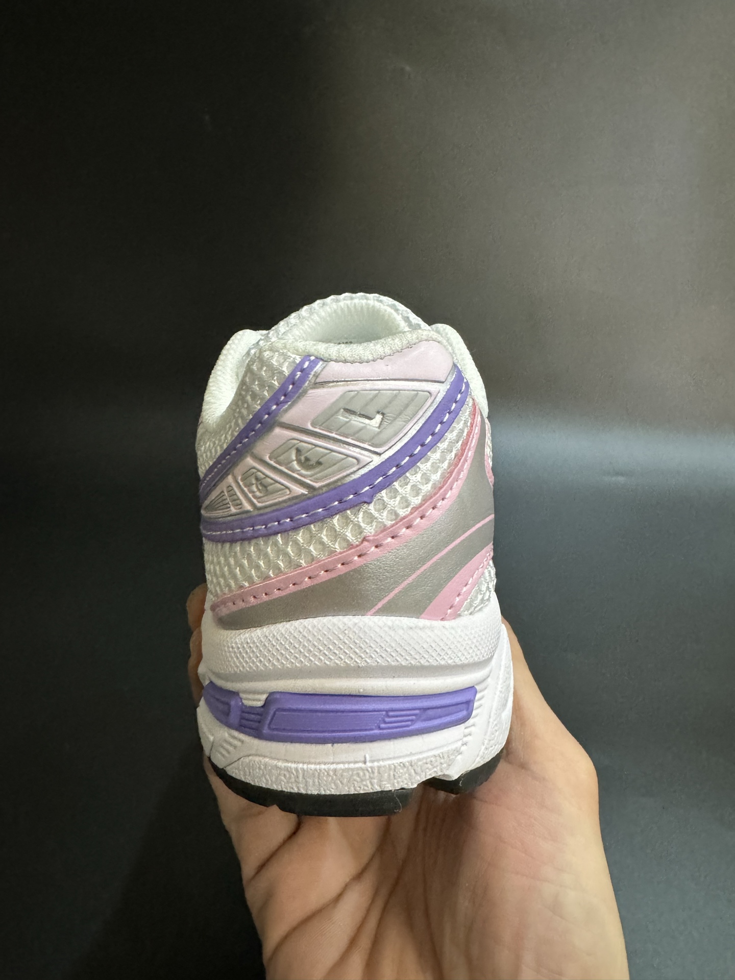 图片[7]-亚瑟士官网新款1130弹力松紧带儿童复古休闲运动鞋 尺码：26-37码 经典1130款式🆕 松紧带设计，穿脱方便✌🏻 网面拼接，质感满满💯 橡胶耐磨防滑大底，脚感超赞👍🏻-选品中心