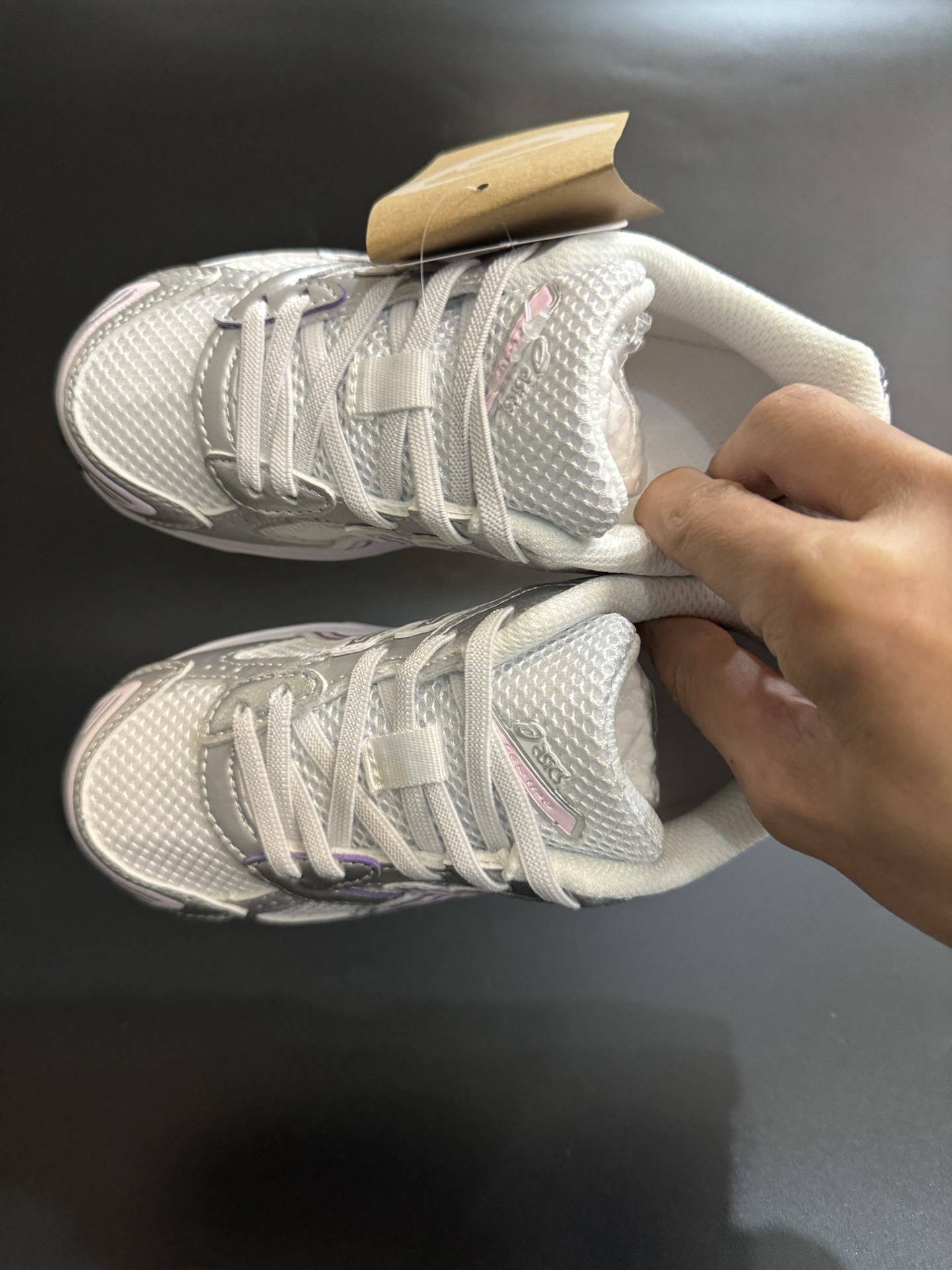 亚瑟士官网新款1130弹力松紧带儿童复古休闲运动鞋 尺码：26-37码 经典1130款式🆕 松紧带设计，穿脱方便✌🏻 网面拼接，质感满满💯 橡胶耐磨防滑大底，脚感超赞👍🏻-选品中心