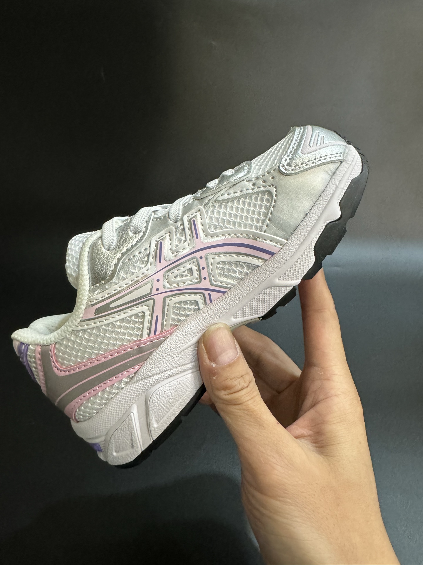 图片[5]-亚瑟士官网新款1130弹力松紧带儿童复古休闲运动鞋 尺码：26-37码 经典1130款式🆕 松紧带设计，穿脱方便✌🏻 网面拼接，质感满满💯 橡胶耐磨防滑大底，脚感超赞👍🏻-选品中心