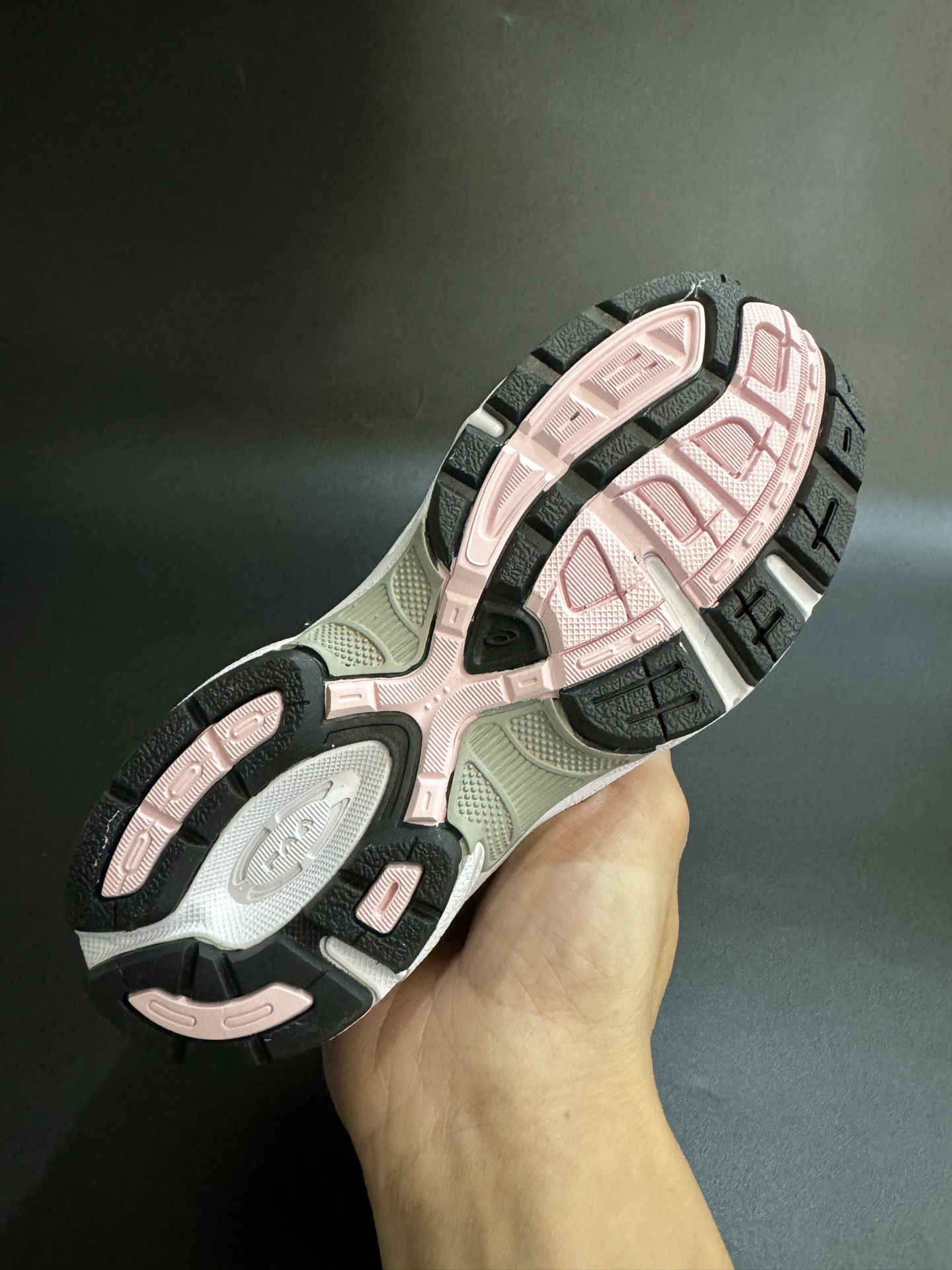 图片[8]-亚瑟士官网新款1130弹力松紧带儿童复古休闲运动鞋 尺码：26-37码 经典1130款式🆕 松紧带设计，穿脱方便✌🏻 网面拼接，质感满满💯 橡胶耐磨防滑大底，脚感超赞👍🏻-选品中心