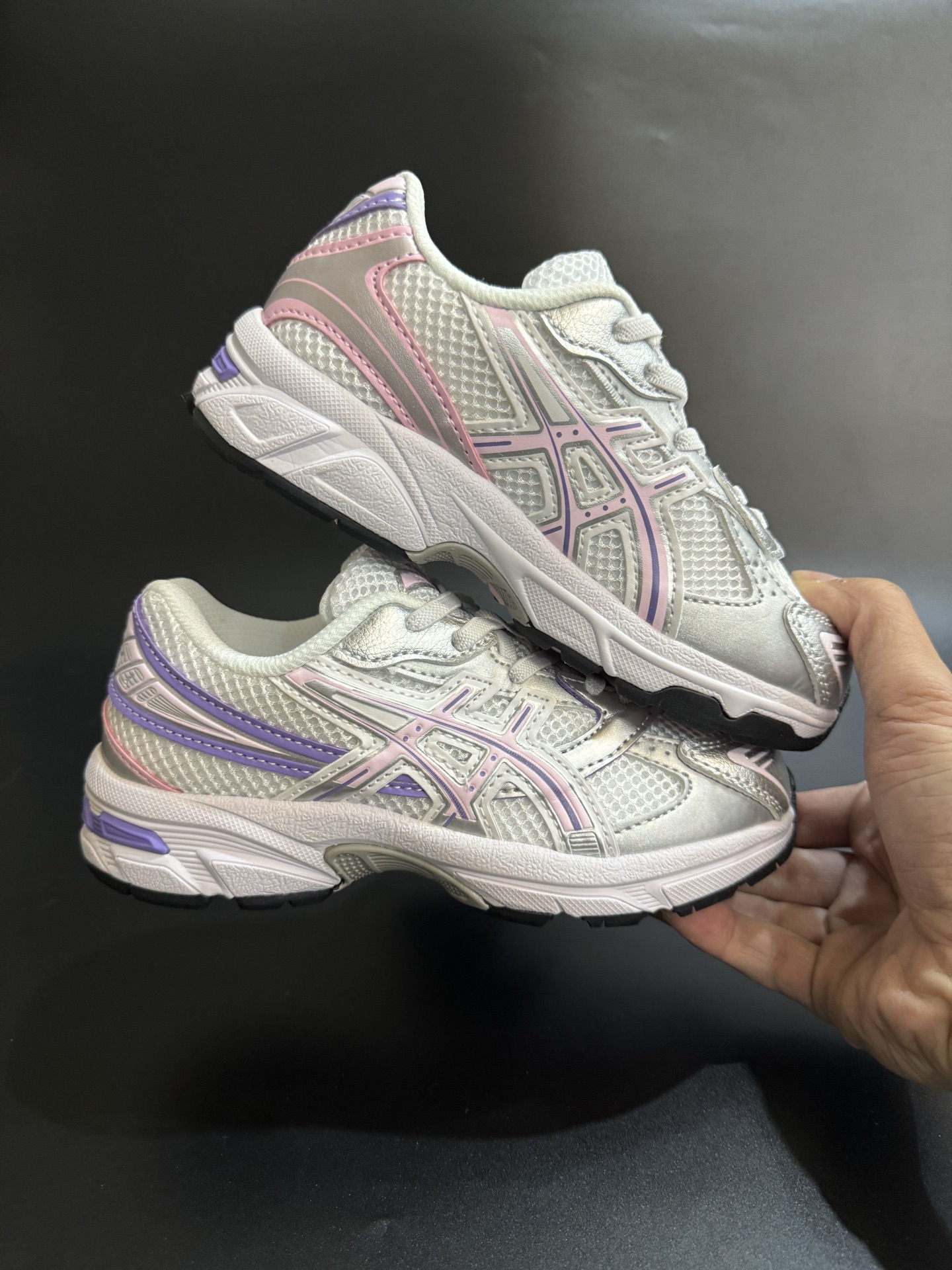 图片[9]-亚瑟士官网新款1130弹力松紧带儿童复古休闲运动鞋 尺码：26-37码 经典1130款式🆕 松紧带设计，穿脱方便✌🏻 网面拼接，质感满满💯 橡胶耐磨防滑大底，脚感超赞👍🏻-选品中心