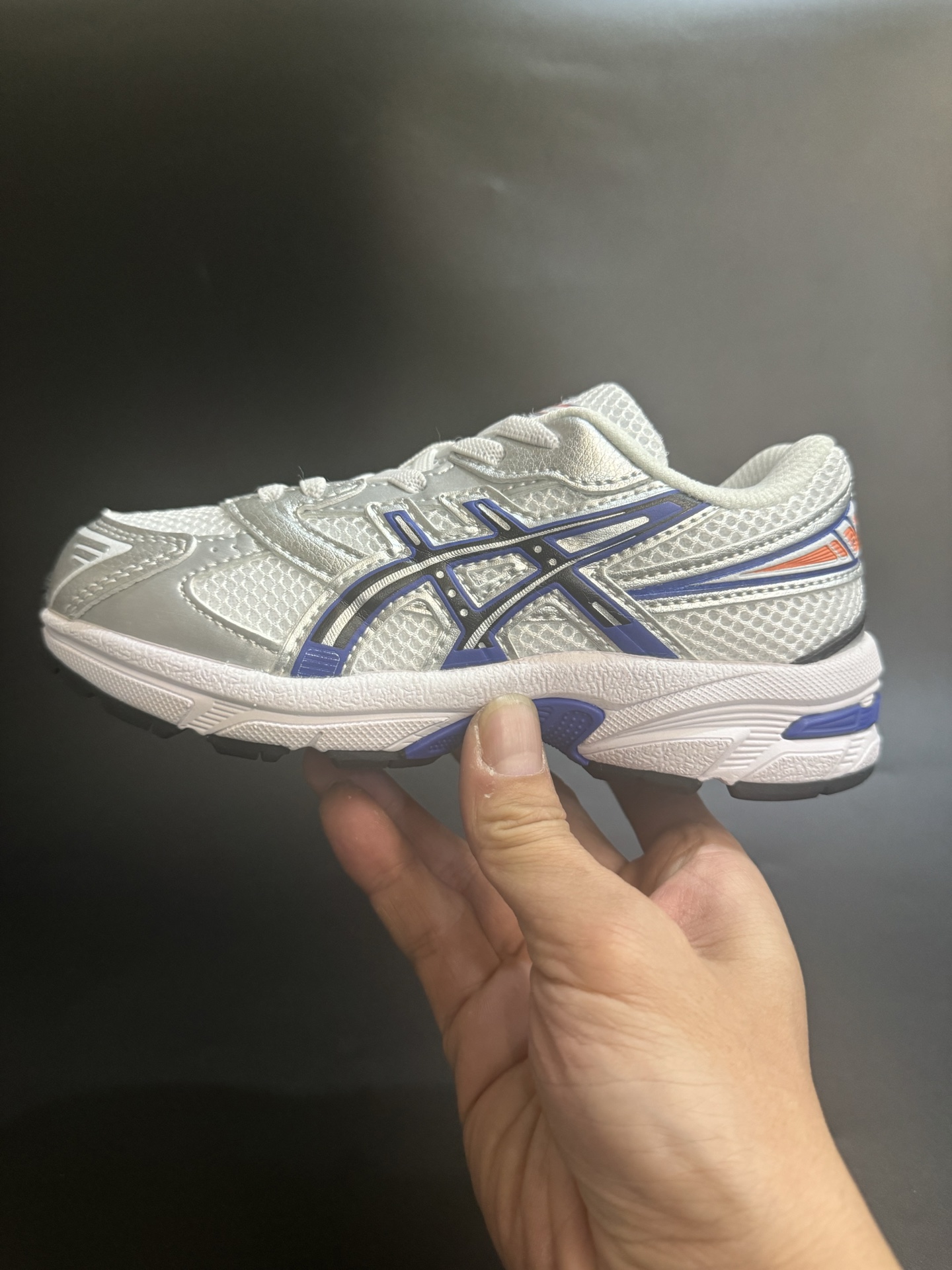 图片[3]-亚瑟士官网新款1130弹力松紧带儿童复古休闲运动鞋 尺码：26-37码 经典1130款式🆕 松紧带设计，穿脱方便✌🏻 网面拼接，质感满满💯 橡胶耐磨防滑大底，脚感超赞👍🏻-选品中心