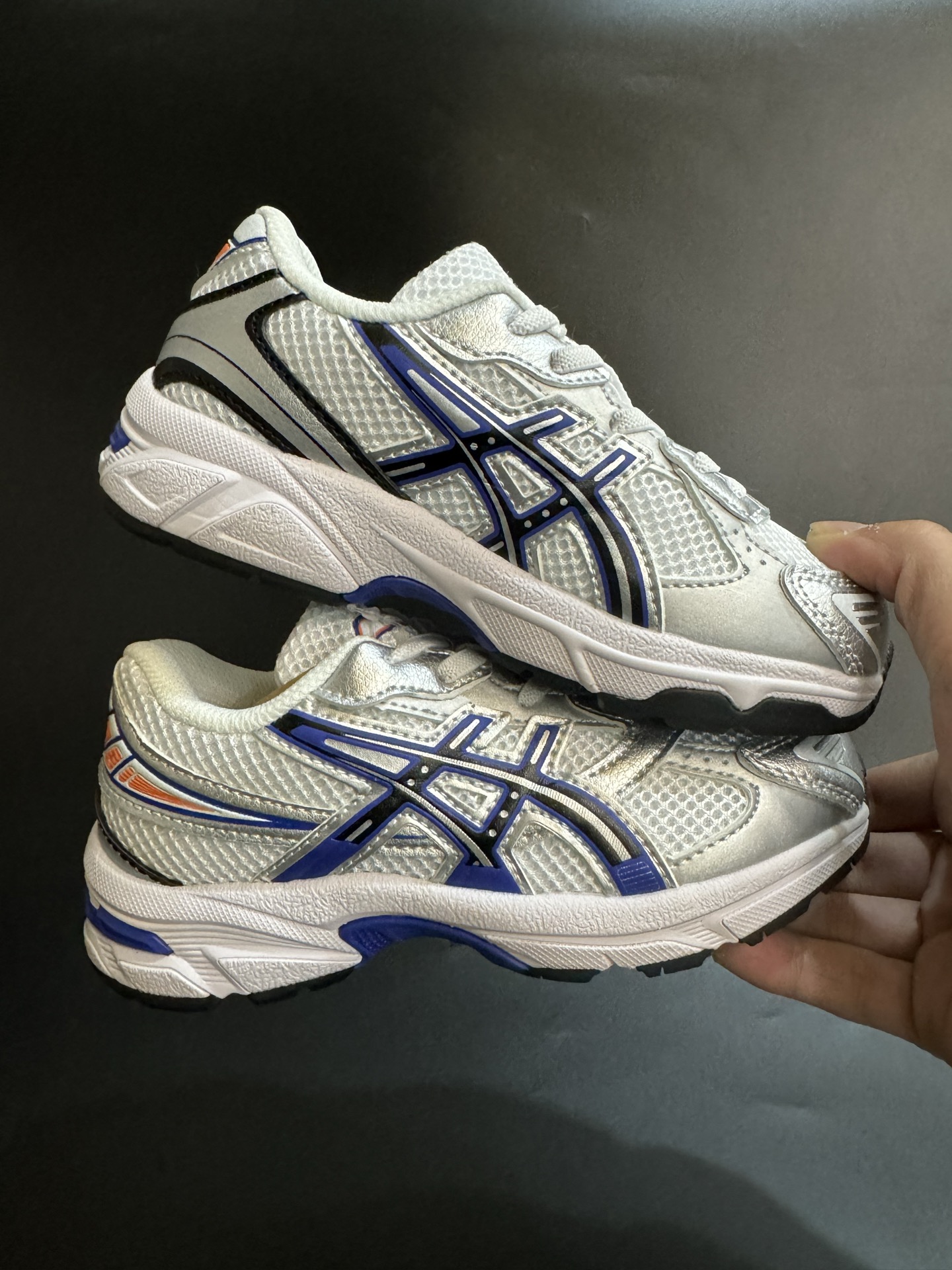 图片[9]-亚瑟士官网新款1130弹力松紧带儿童复古休闲运动鞋 尺码：26-37码 经典1130款式🆕 松紧带设计，穿脱方便✌🏻 网面拼接，质感满满💯 橡胶耐磨防滑大底，脚感超赞👍🏻-选品中心