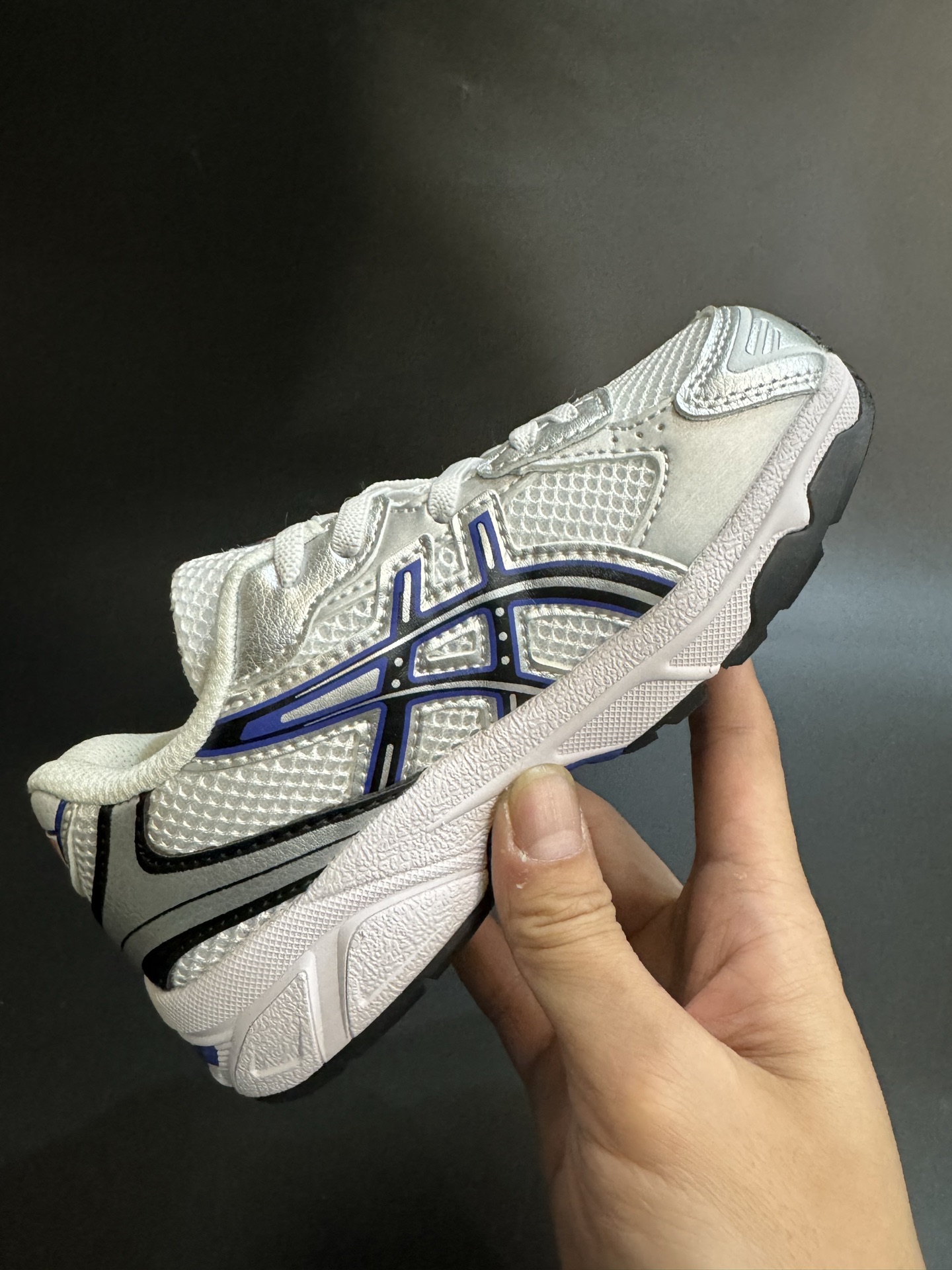 图片[5]-亚瑟士官网新款1130弹力松紧带儿童复古休闲运动鞋 尺码：26-37码 经典1130款式🆕 松紧带设计，穿脱方便✌🏻 网面拼接，质感满满💯 橡胶耐磨防滑大底，脚感超赞👍🏻-选品中心