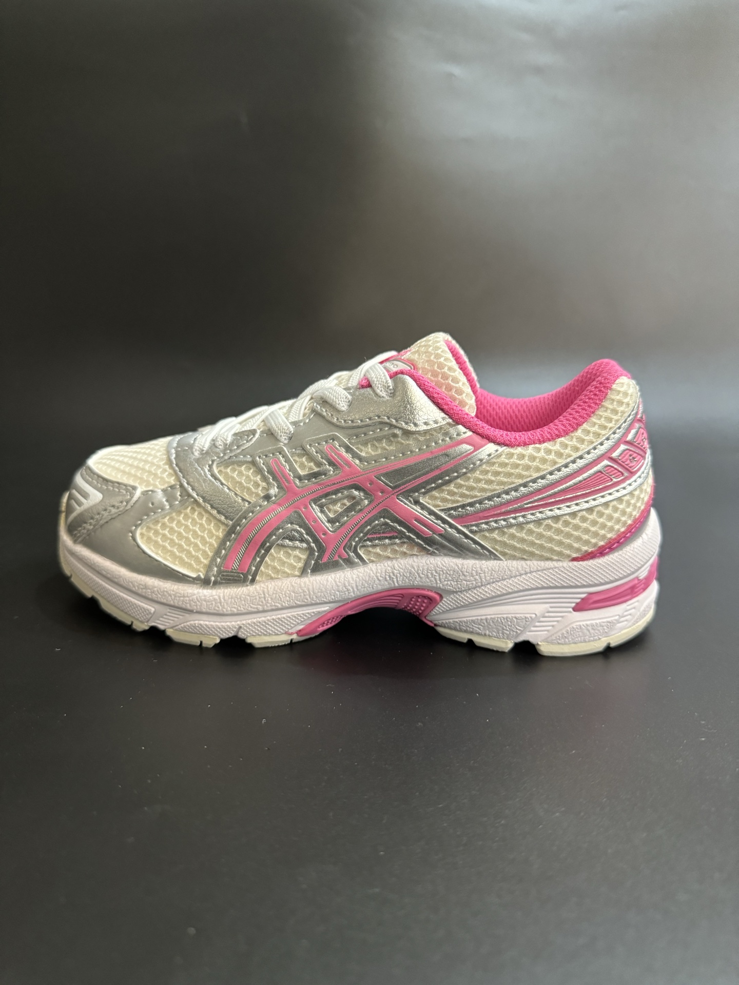 图片[3]-正确版本放 亚瑟士官网新款1130弹力松紧带儿童复古休闲运动鞋 尺码：26-37码 经典1130款式🆕 松紧带设计，穿脱方便✌🏻 网面拼接，质感满满💯 橡胶耐磨防滑大底，脚感超赞👍🏻-选品中心