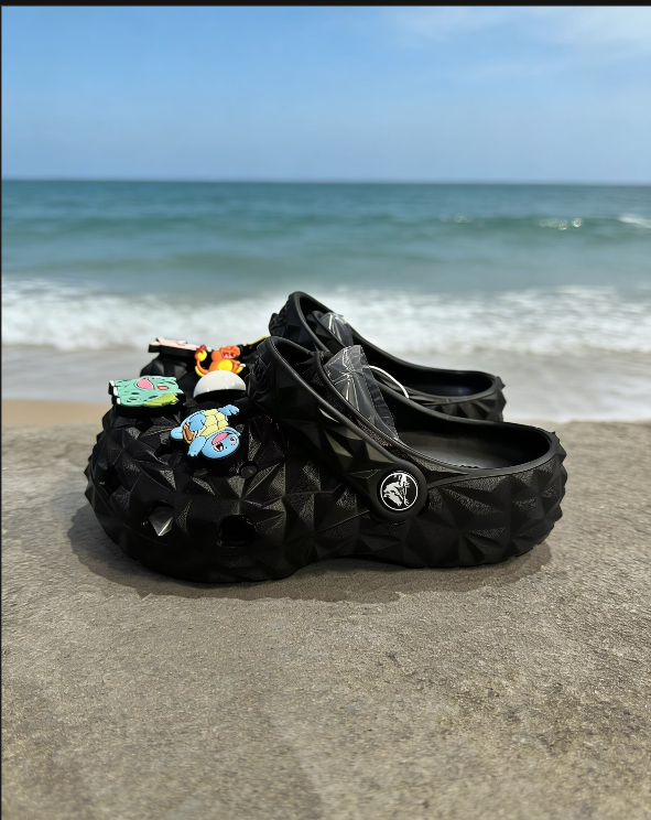 NO:762841,Crocs Classic Children's Durian Crocs | A must-have for cute kids in summer, they can be used to ride on the waves and play in the sand!  Pokémon Goblin + Squirtle + Charmander Cartoon Pendant + Non-slip durian pattern, breathable and elastic, suitable for all age groups in sizes 24-35. Not stuffy or abrasive, can be worn at the beach or in kindergarten!  Cute Pokémon decals, kids will fall in love with them at first glance. Soft elastic sole + non-slip texture, super stable when treading water and playing in sand!  With full looks, it is a C-position shoe for babies to go out in summer. The manual measurement error is ±0.5cm. Select the size according to the foot length + 1cm margin. It is comfortable and does not squeeze the feet. Mommy can close her eyes and enter!  ,slippers,sandals,zegna,sandals,slippers,19860909出货放 卡洛驰经典儿童榴莲洞洞鞋 | 萌娃夏日刚需,踏浪玩沙都能打！ 宝可梦智必星+杰尼龟+小火龙卡通挂坠+防滑榴莲纹,透气软弹, 尺码24-35码全年龄段试配 不闷脚、不磨脚,海边、幼儿园都能穿！萌趣宝可梦贴花,娃一眼就爱上 软弹鞋底+防滑纹理,踩水玩沙超稳！颜值拉满,是娃的夏日出街C位鞋款 手工测量误差±0.5cm,按脚长+1cm余量选码,舒适不挤脚,宝妈闭眼入！,拖鞋，凉鞋,zegna,sandals,slippers,,Children's