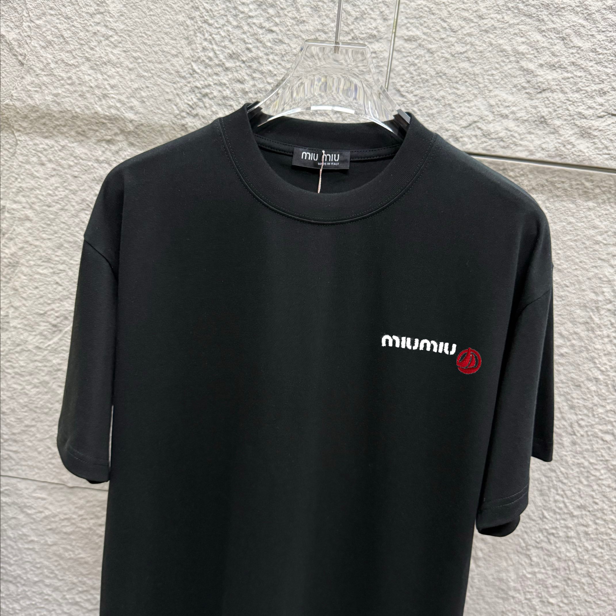 Miu Miu*2025 primavera-verano nueva colección letras bordadas simples en el pecho camiseta de manga corta tejido person…