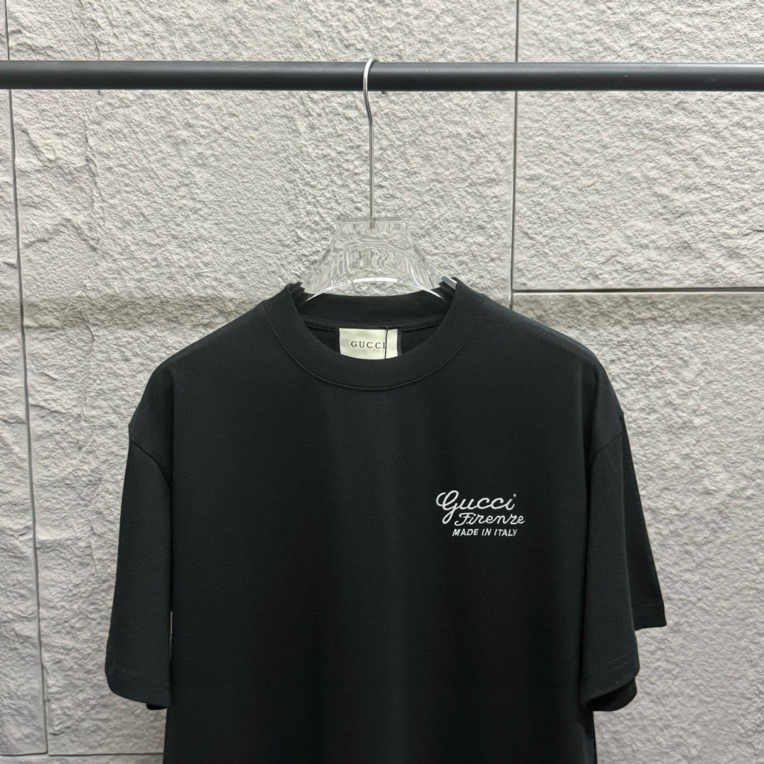 Gu*驰* 2025 primavera/verano nuevo estilo, diseño clásico de bordado de letras, estampado de letras en la espalda, tejid…