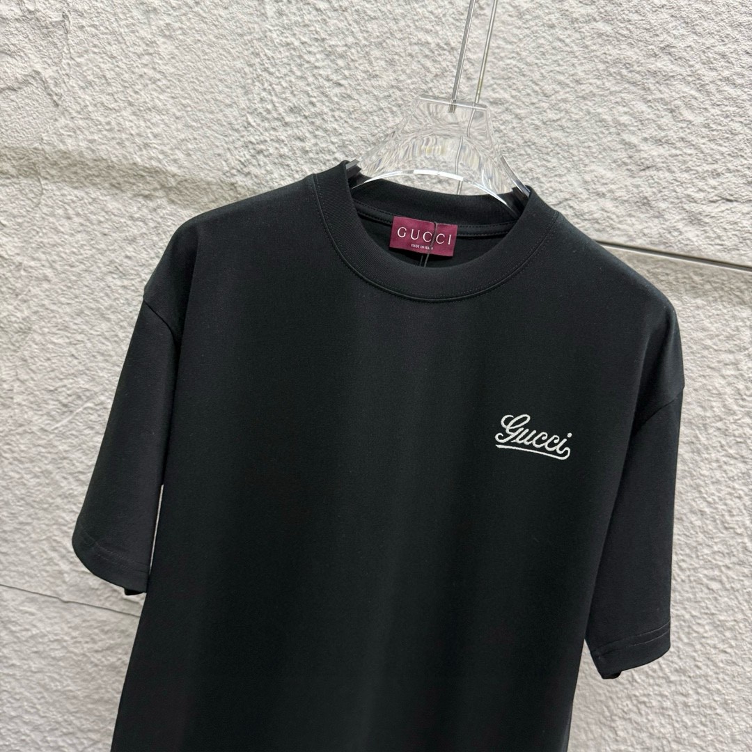 Gu* Gucci* 2025 primavera-verano nuevo estilo, camiseta de manga corta con letras Gucci bordadas en el pecho, tejido de…