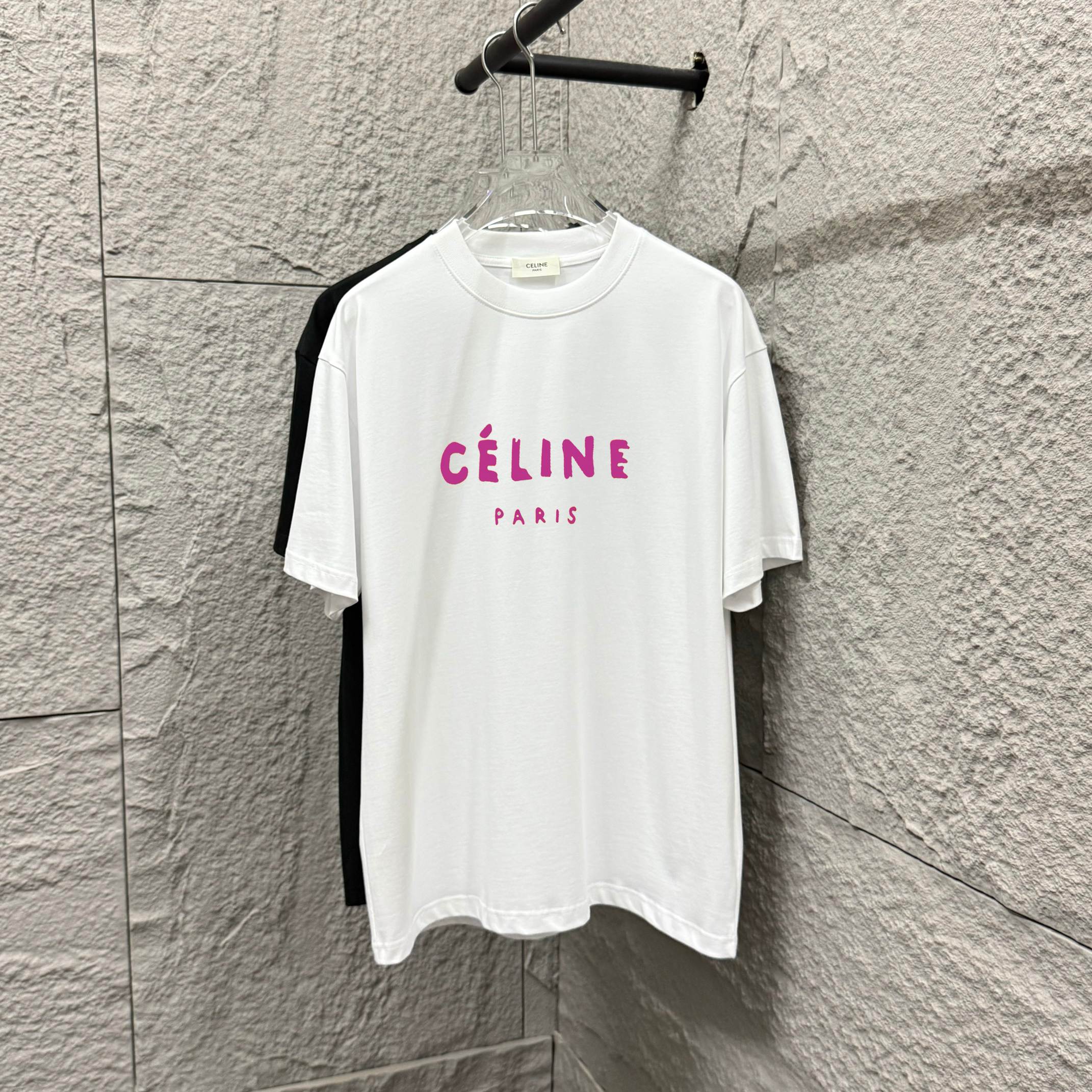 Celi*ne 塞琳 2025春夏款 简约彩色字母 植绒工艺 个性logo 定制双纱平纹纯棉面料 短袖T恤 男女同款 尺码： S （90-130斤） M （120-150斤） L （140-165斤） XL （160-180斤） XXL …