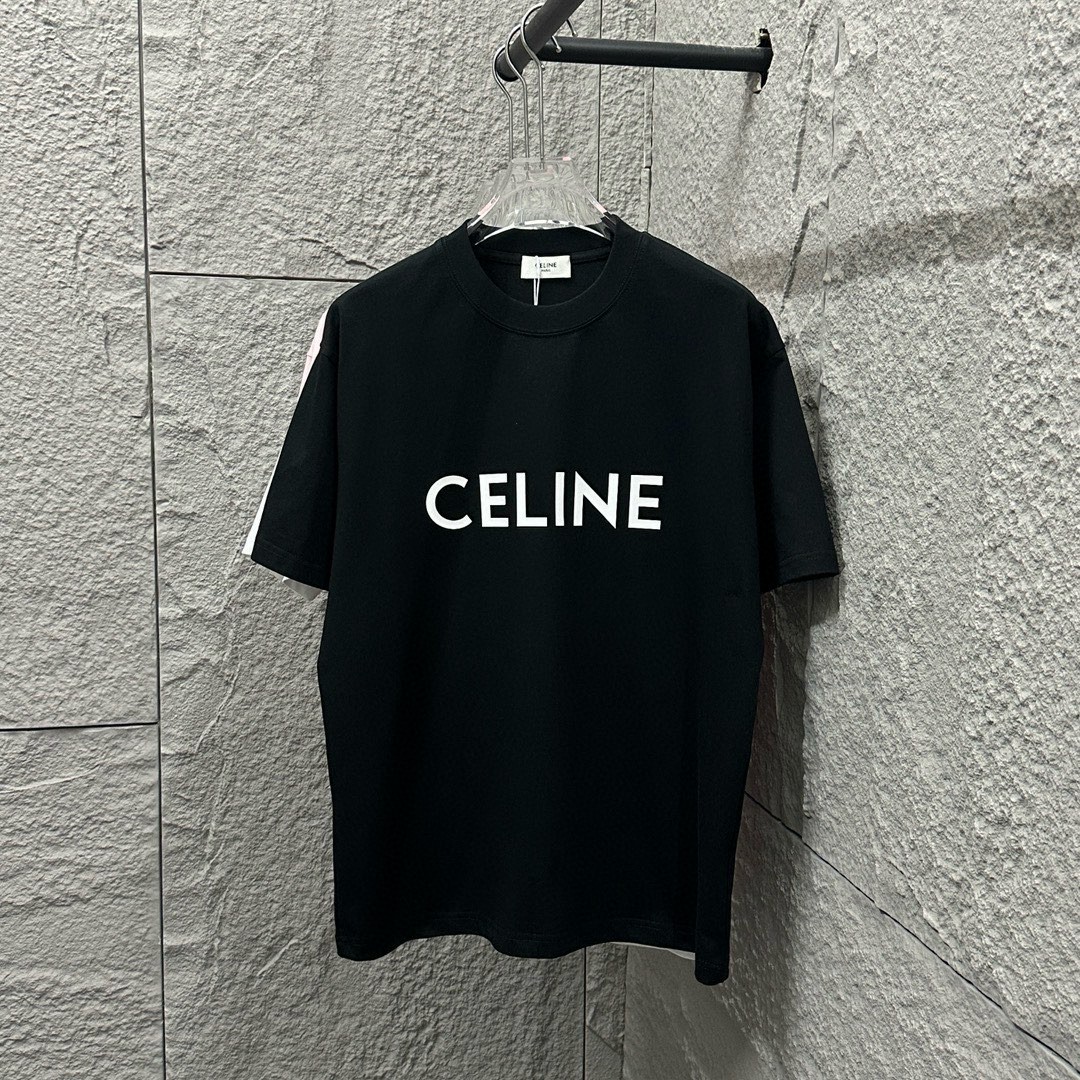 Celine* 塞琳 塞林 2025春夏款 简约字母立体厚板硅胶个性logo 定制双纱平纹纯棉面料 短袖T恤 男女同款 尺码： S （90-130斤） M （120-150斤） L （140-165斤） XL （160-180斤） XXL…