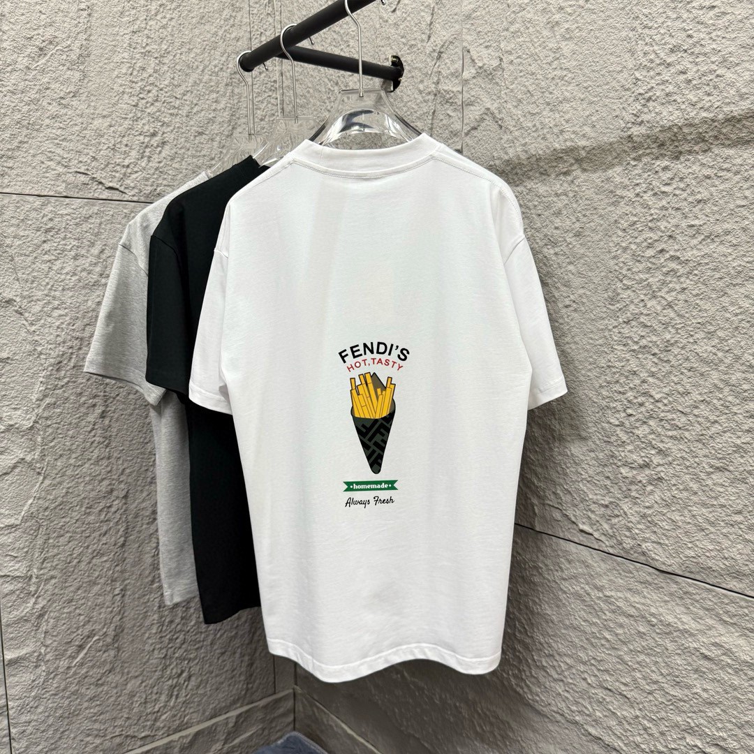 FEND*Fendi* Nueva primavera/verano 2025, bordado clásico de doble F en el pecho, estampado de papas fritas en la espald…