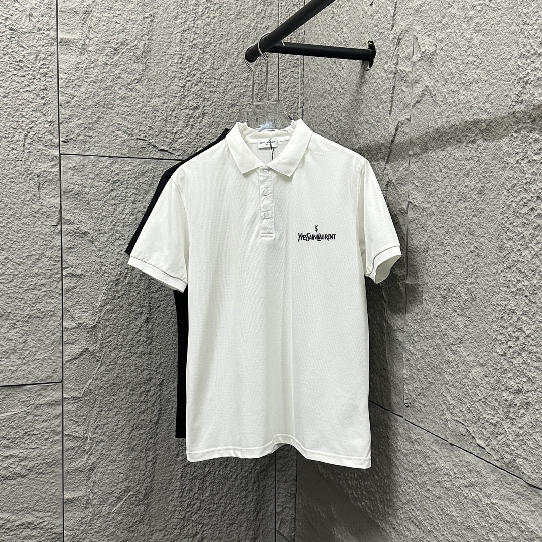 YS Saint Laurent* Polo de manga corta, nueva temporada primavera-verano 2025, minimalista con letras pequeñas bordadas,…