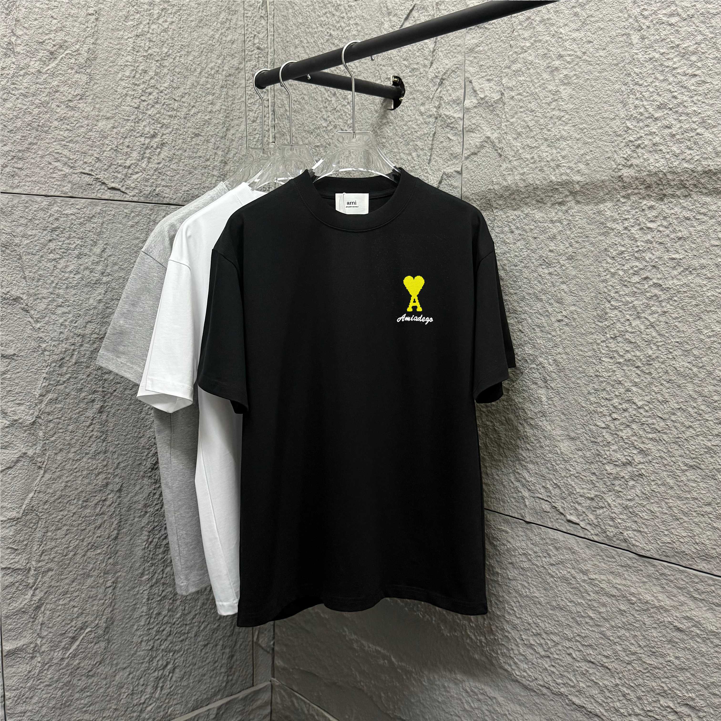 Ami* nuevo estilo de primavera y verano 2025, bordado de letras con corazón amarillo, tela de algodón puro de…