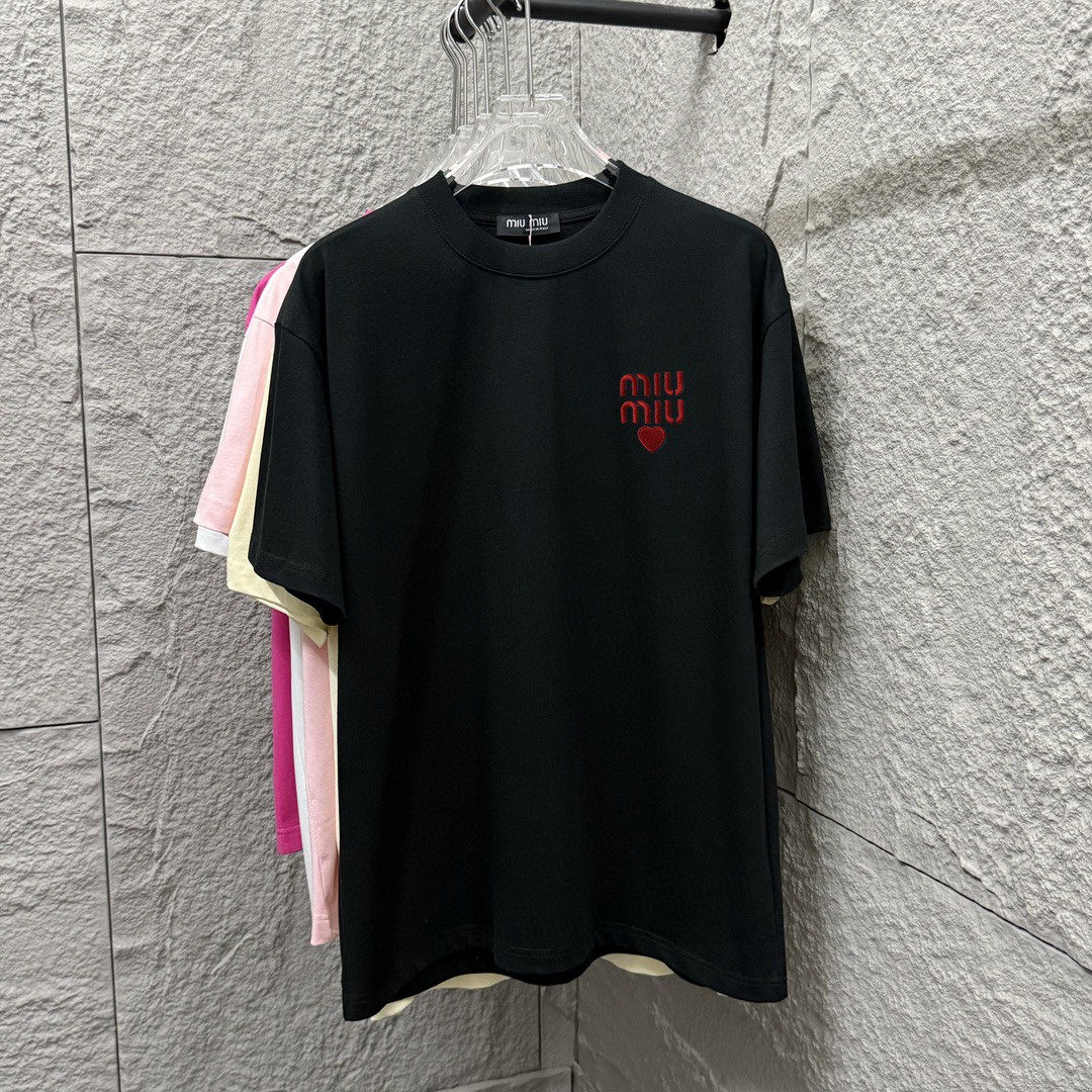 Miu Miu*2025 primavera-verano nueva colección letras bordadas con corazón rojo en el pecho camiseta de manga corta teji…
