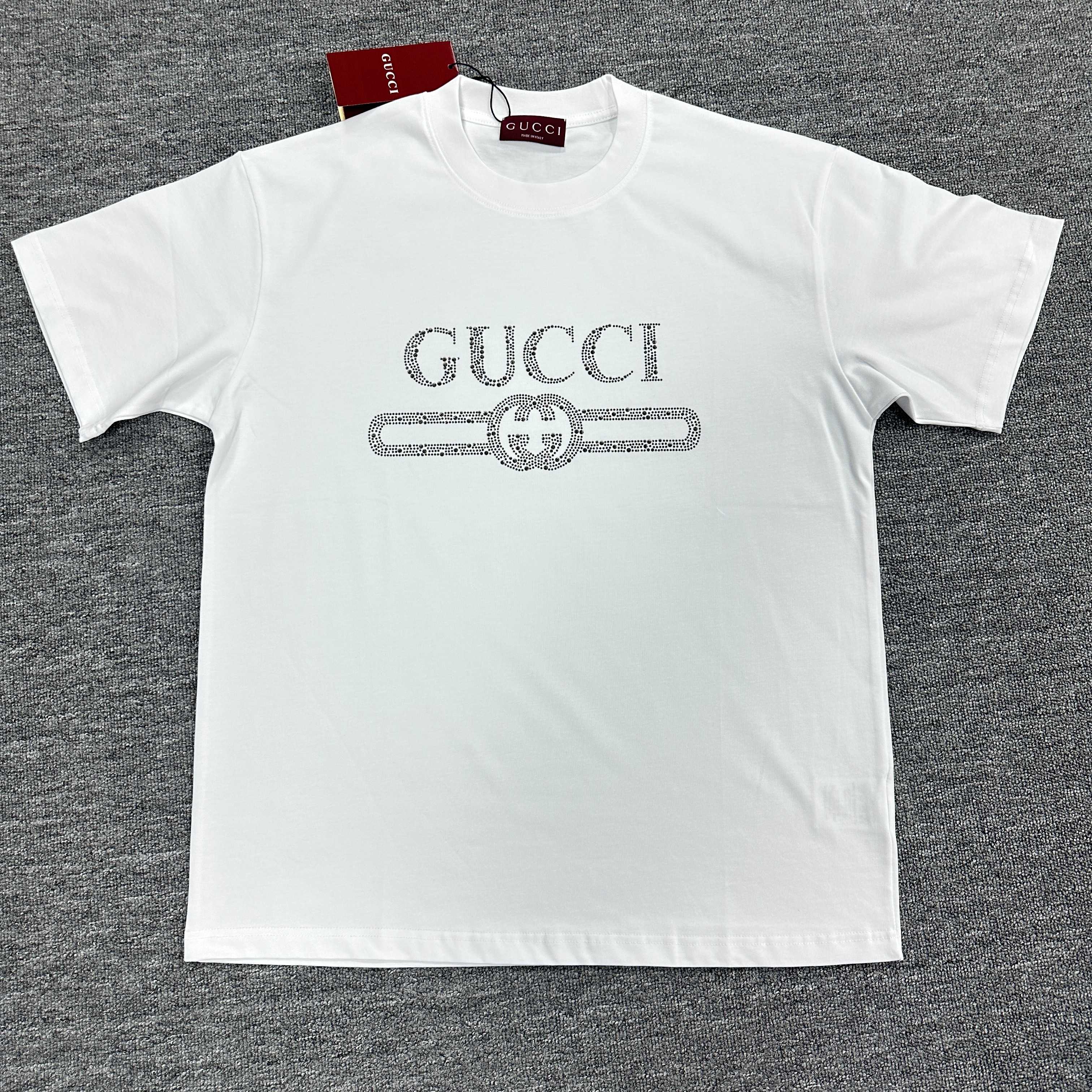 Gu* Gucci* 2025 primavera-verano nuevo estilo, camiseta de manga corta con letras Gucci en el pecho y tecnología de ped…