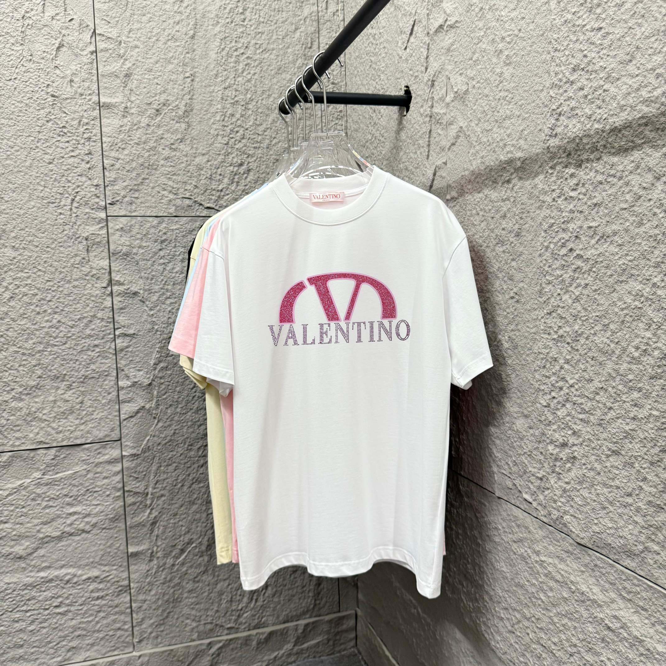 Valent*Valentino* Nueva primavera/verano 2025 Clásico letras rosa con pedrería + técnica de silicona 3D con purpurina T…