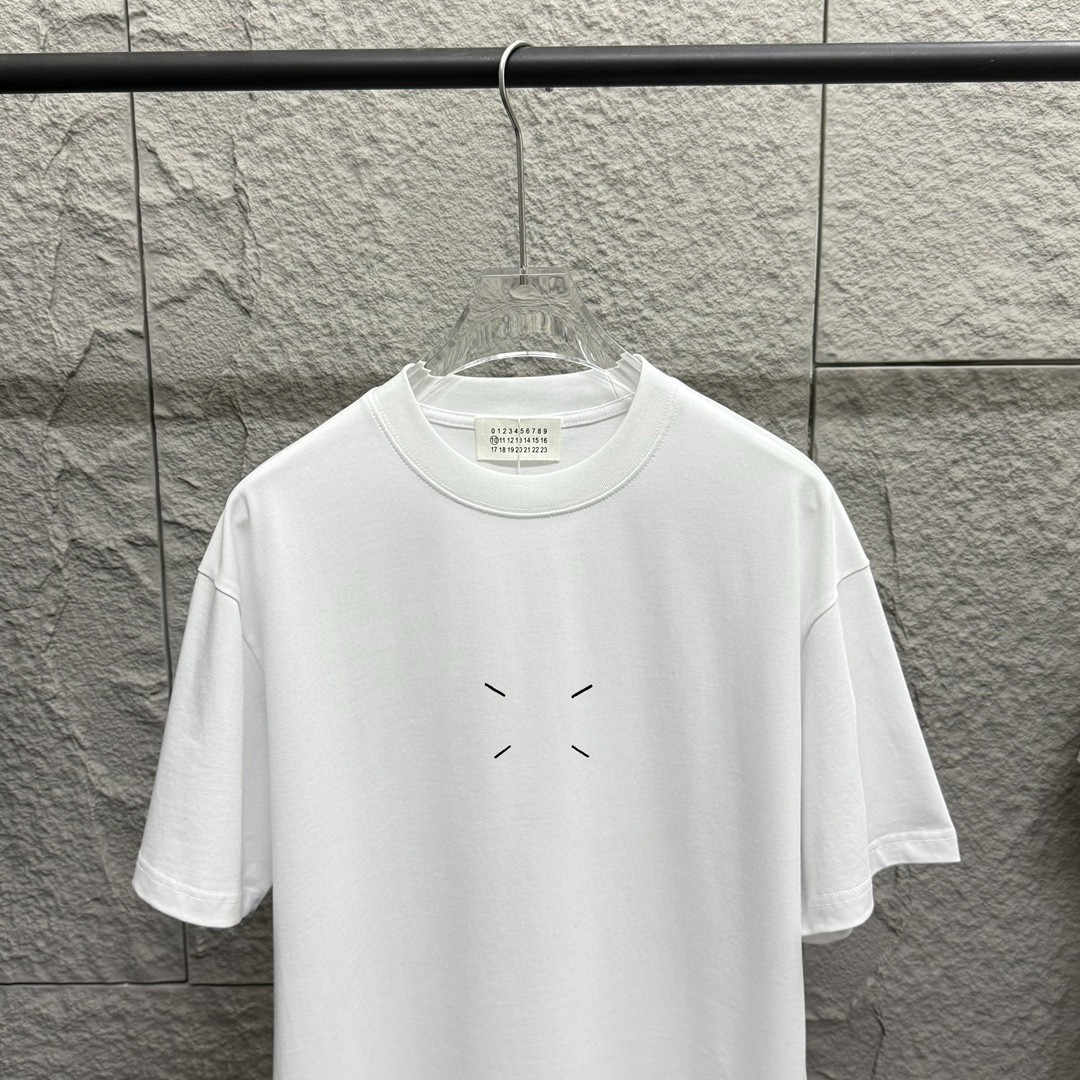 MM6 Maison Margiela 2025 primavera/verano nueva colección, camiseta de manga corta con bordado clásico de cuatro líneas…
