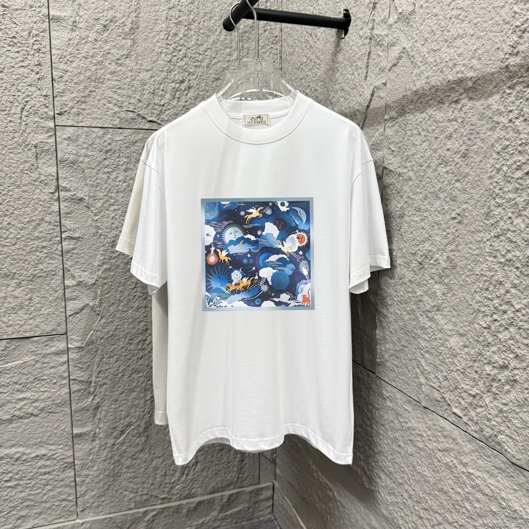 Herme*Hermès* 2025 primavera-verano nuevo estilo, camiseta de manga corta con estampado de sol, luna y nubes, tejido de…
