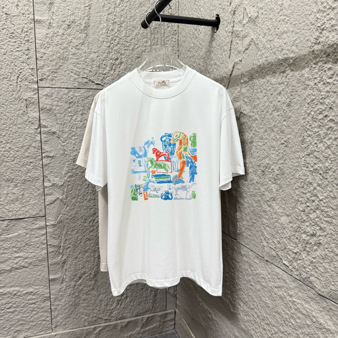 Herme*Hermès* 2025 primavera-verano nuevo estilo, camiseta de manga corta con estampado de caballo de bloques de constr…