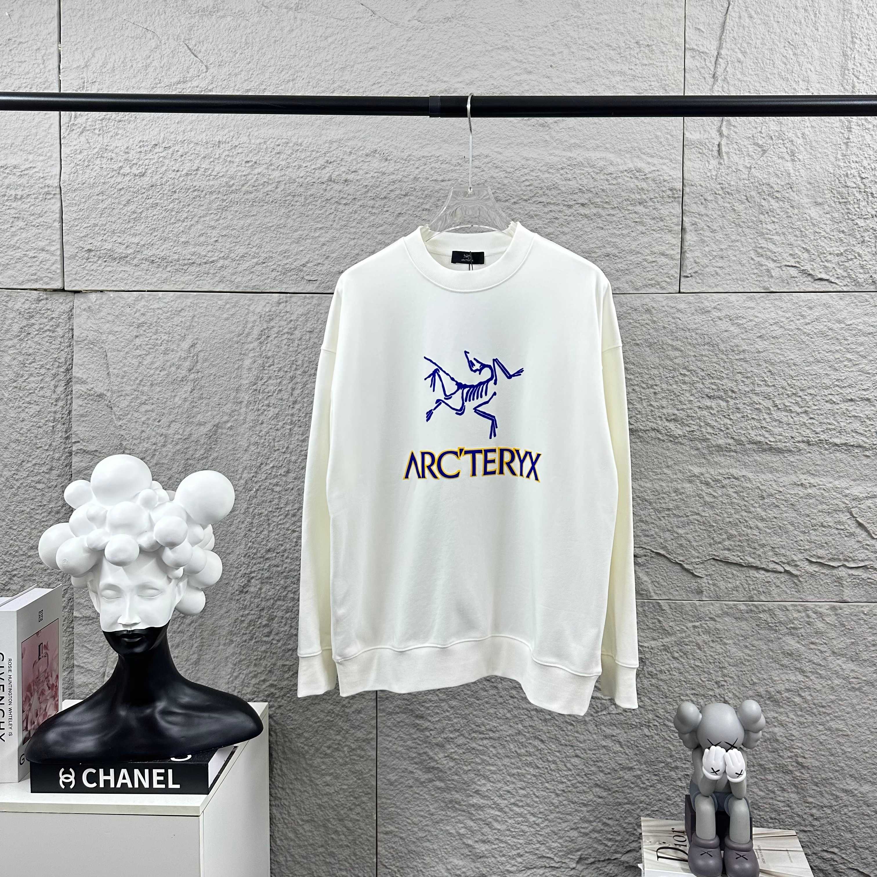 ARC'TERYX* 2025 nuevo estilo de principios de otoño e invierno, logotipo clásico personalizado de calavera y pájaro, te…