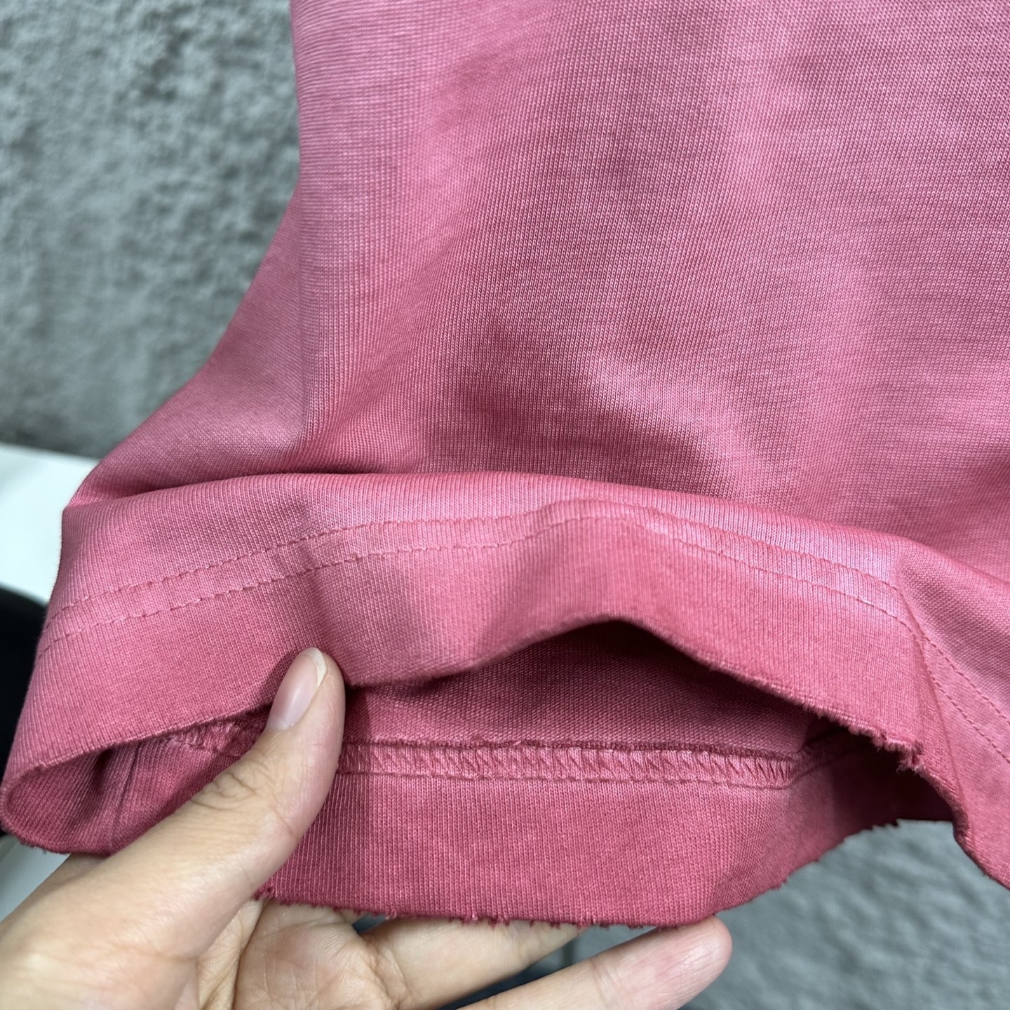 P85

Dior*迪奥 2025春夏季新款 磨破洗水款吊染渐变做旧 字母刺绣+印花工艺 定制纯棉面料 短袖T恤  男女同款
尺码：S  M  L  XL  XXL  
颜色：洗水黑 洗水粉 洗水灰