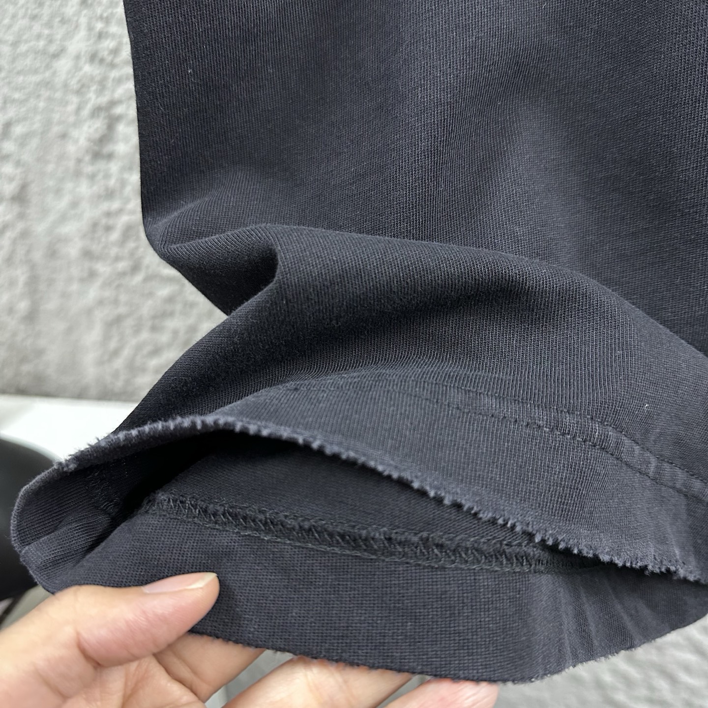 P85

Dior*迪奥 2025春夏季新款 磨破洗水款吊染渐变做旧 字母刺绣+印花工艺 定制纯棉面料 短袖T恤  男女同款
尺码：S  M  L  XL  XXL  
颜色：洗水黑 洗水粉 洗水灰