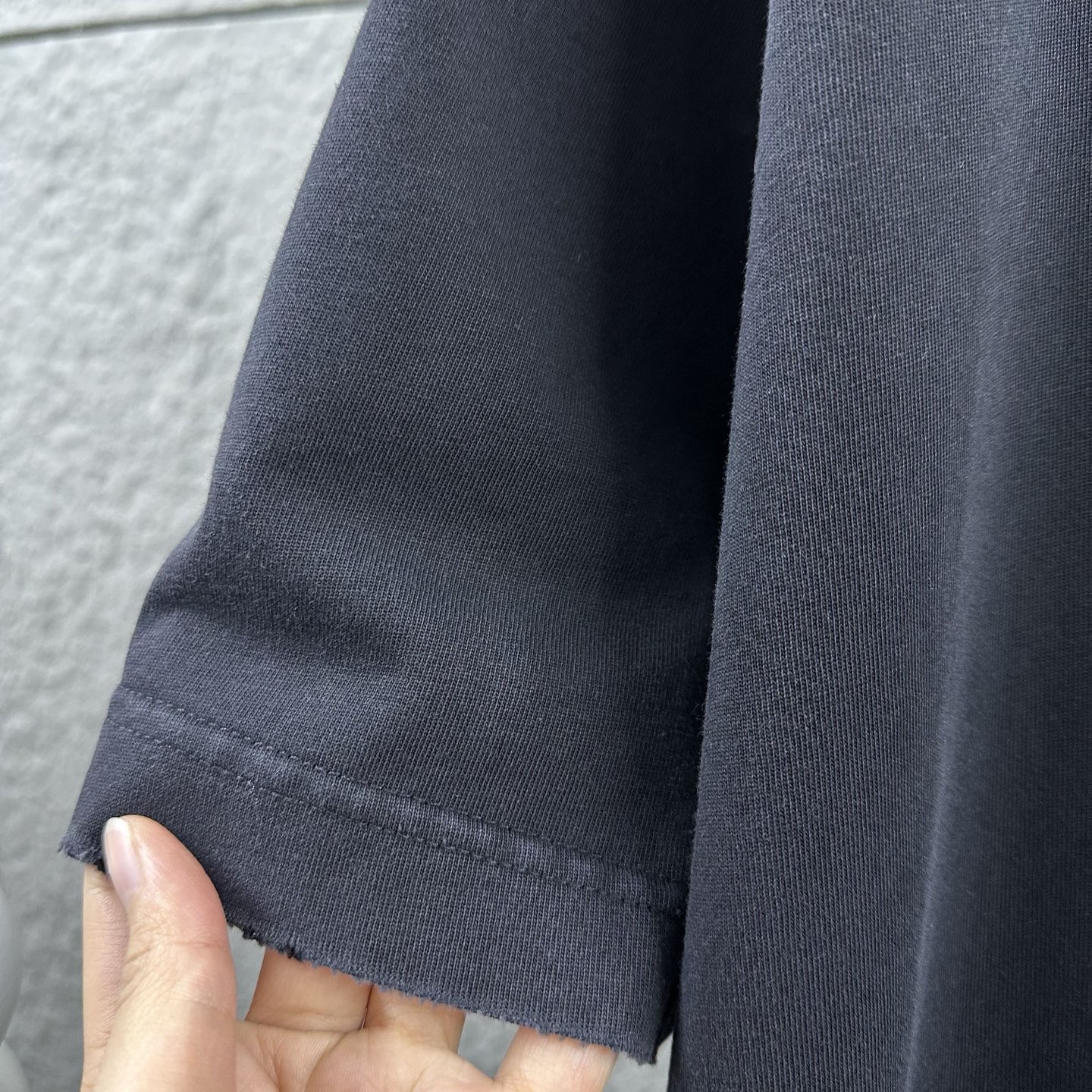 P85

Dior*迪奥 2025春夏季新款 磨破洗水款吊染渐变做旧 字母刺绣+印花工艺 定制纯棉面料 短袖T恤  男女同款
尺码：S  M  L  XL  XXL  
颜色：洗水黑 洗水粉 洗水灰