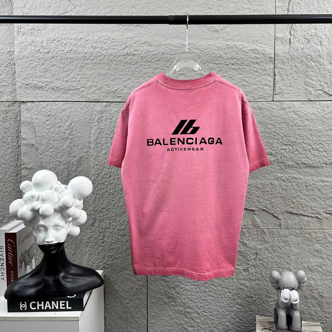 P85 BALENciaga*París*Nueva temporada primavera/verano. Efecto desgastado con rotos, técnica de flocado tridimensional e…
