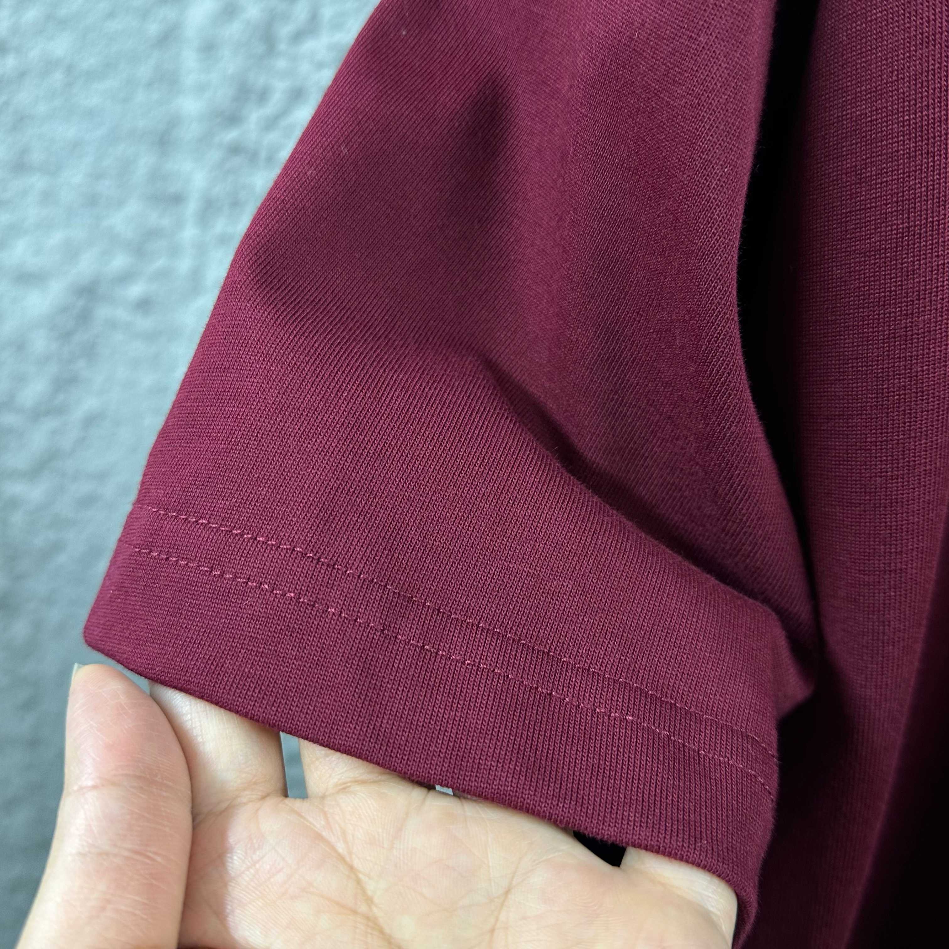 P75  
Herme*爱马仕* 2026春夏新款  马年大吉 经典印花 定制双纱平纹纯棉面料 短袖T恤 男女同款
颜色  ：黑色  白色  安哥拉红色 花灰色
尺码： S  （90-130斤）
          M  （120-150斤）
          L   （140-165斤）
         XL  （160-180斤） 
         XXL （180-210斤）