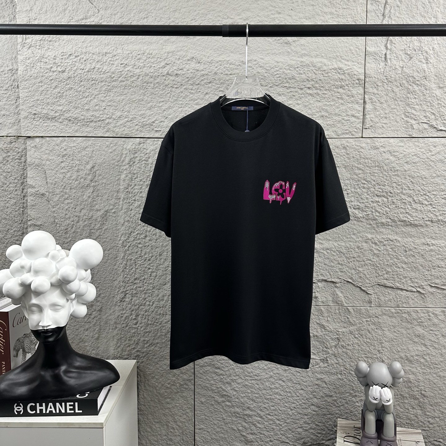 P80 1v Louis*2026 Primavera/Verano Nuevo estilo Clásico gran letra LV tridimensional flocado + diseño de cristales cali…