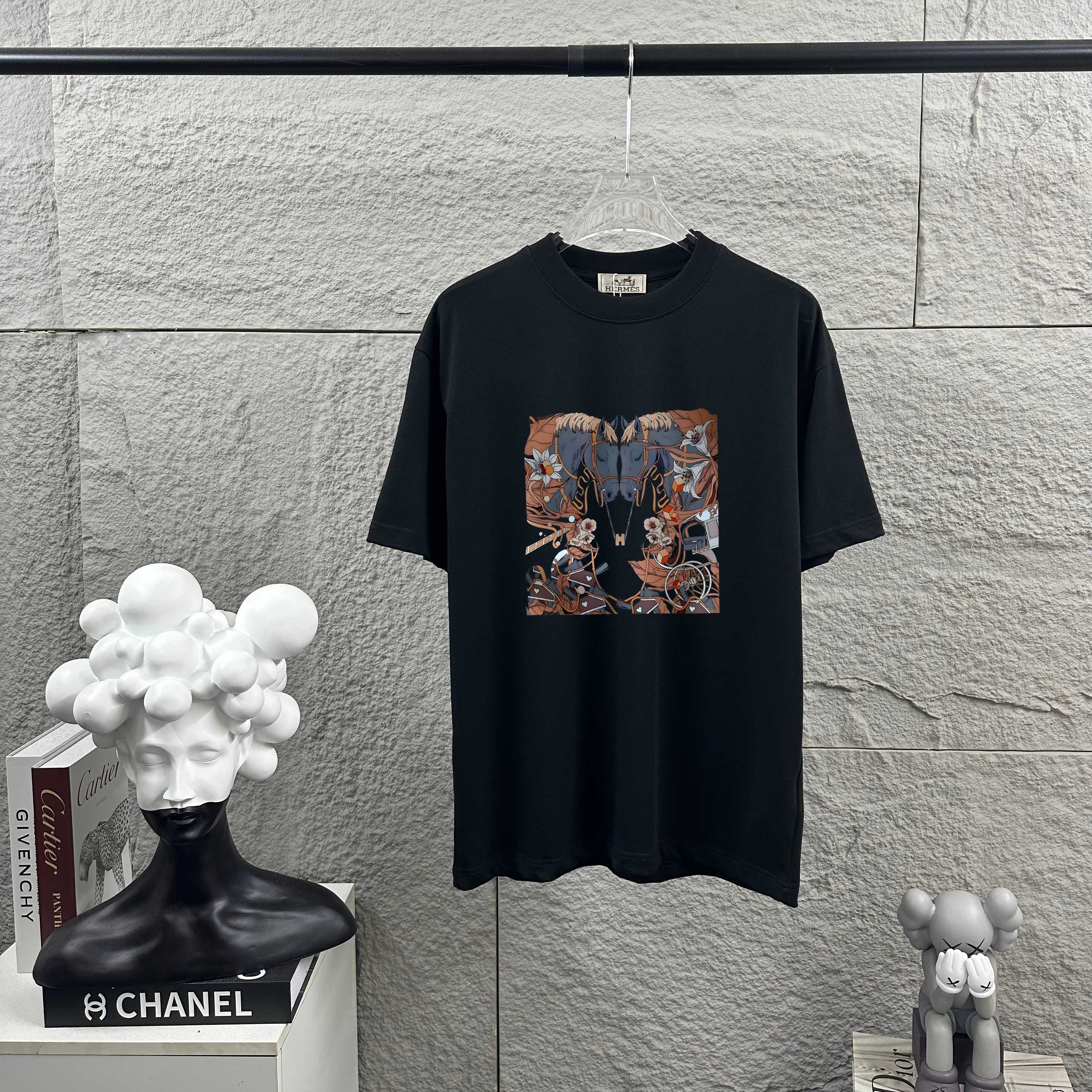 Hermès Herme*爱马仕* 2026春夏新款 马年大吉 烫画工艺 定制双纱平纹纯棉面料 短袖T恤