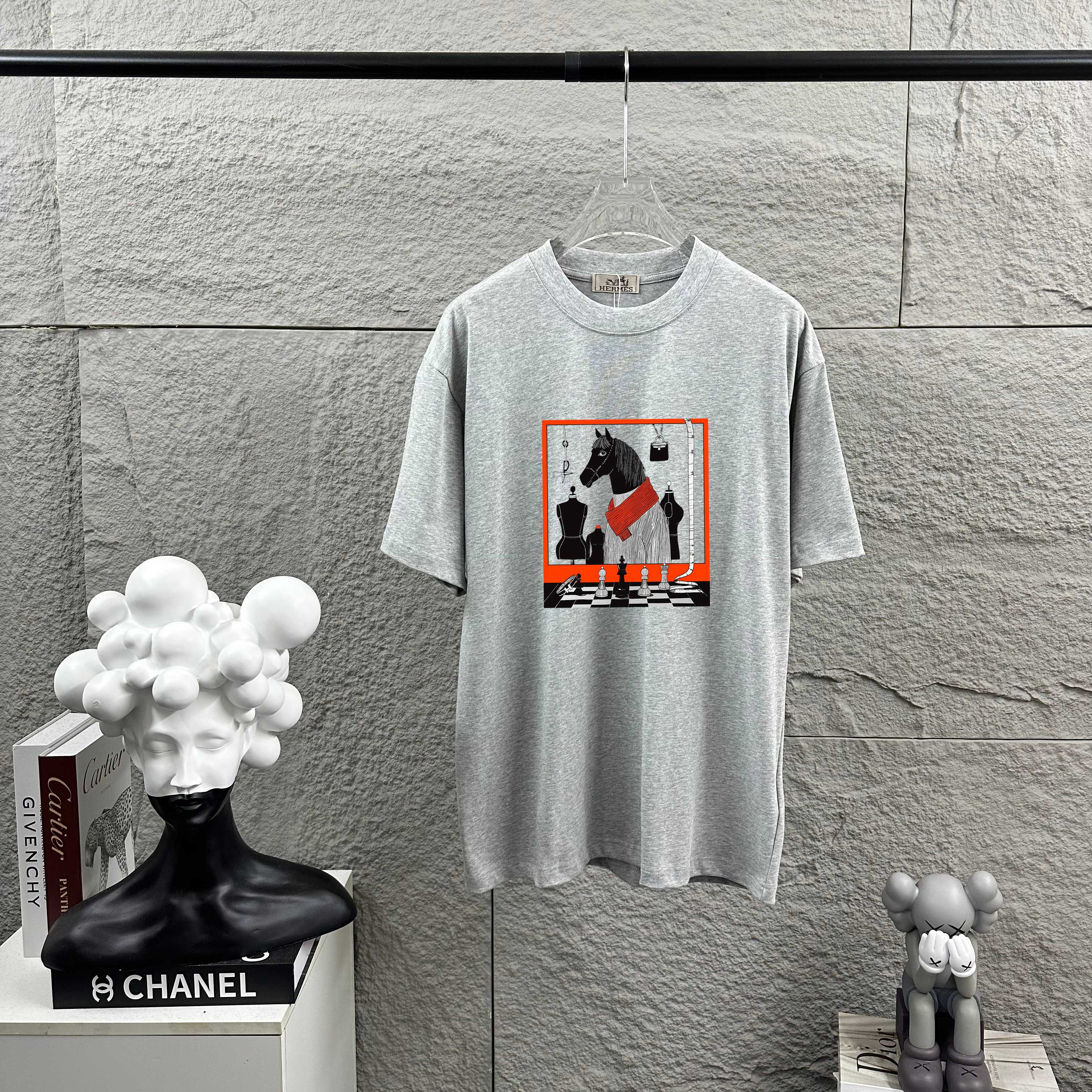 Hermès Herme*爱马仕* 2026春夏新款 马年大吉 烫画工艺 定制双纱平纹纯棉面料 短袖T恤