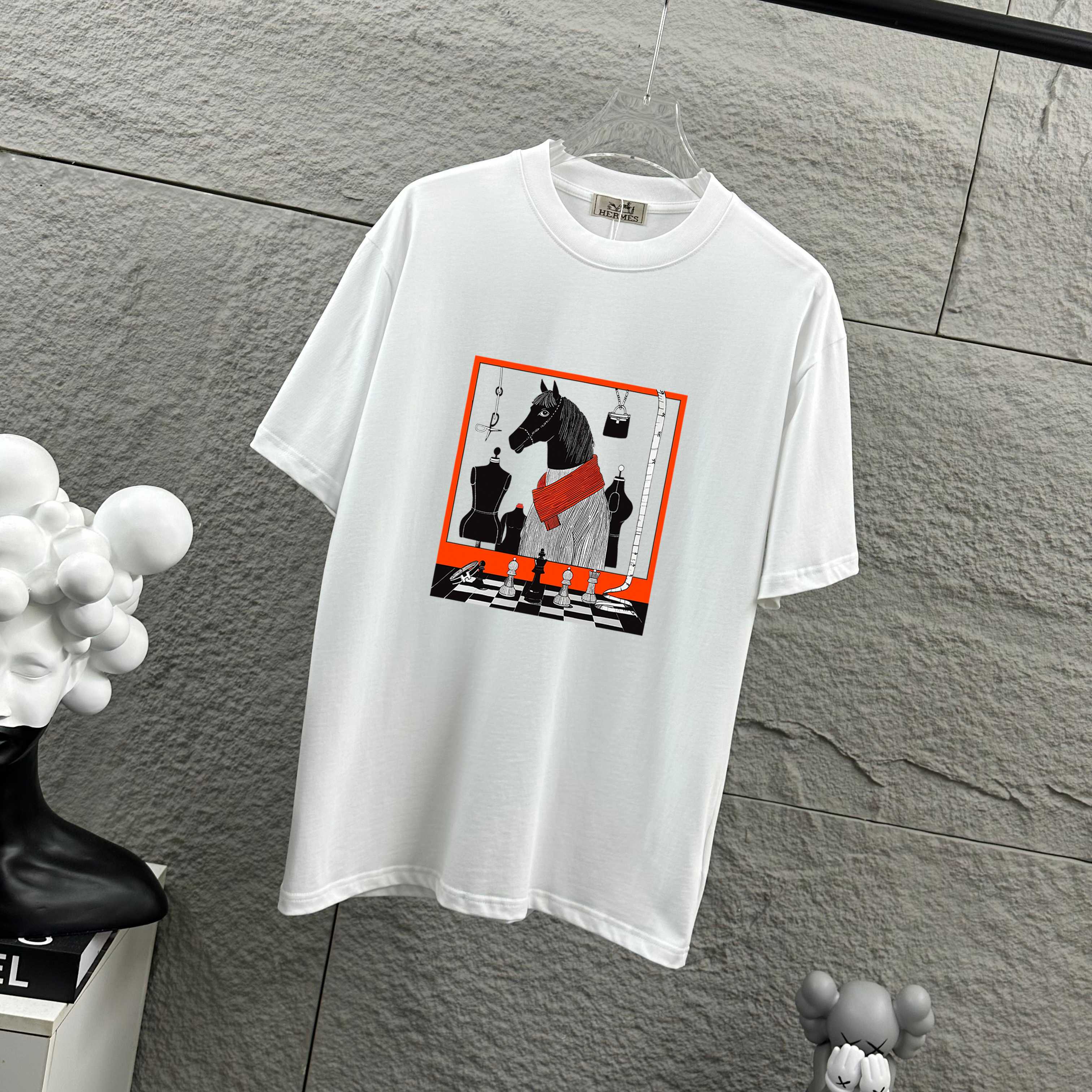 Hermès Herme*爱马仕* 2026春夏新款 马年大吉 烫画工艺 定制双纱平纹纯棉面料 短袖T恤