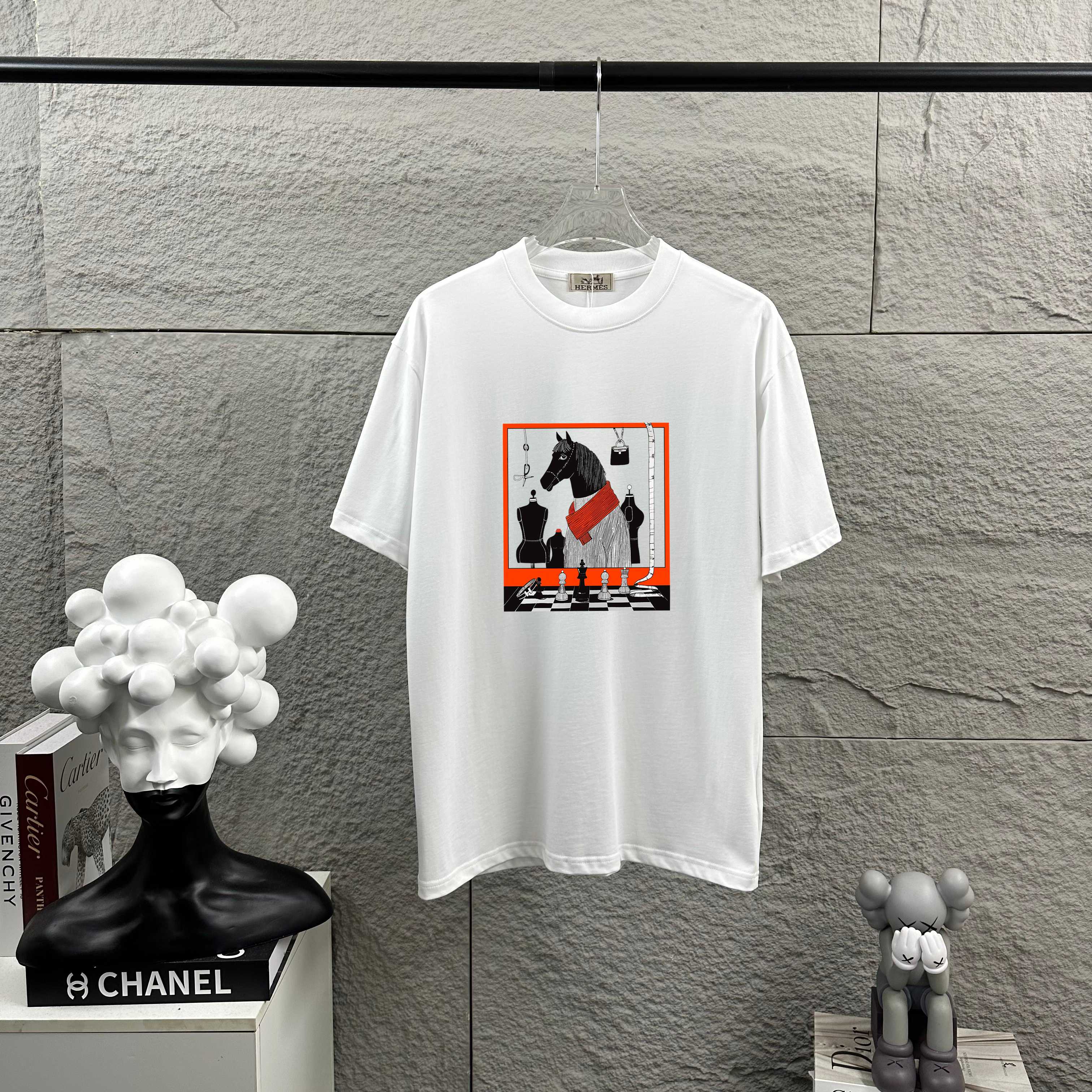 Hermès Herme*爱马仕* 2026春夏新款 马年大吉 烫画工艺 定制双纱平纹纯棉面料 短袖T恤