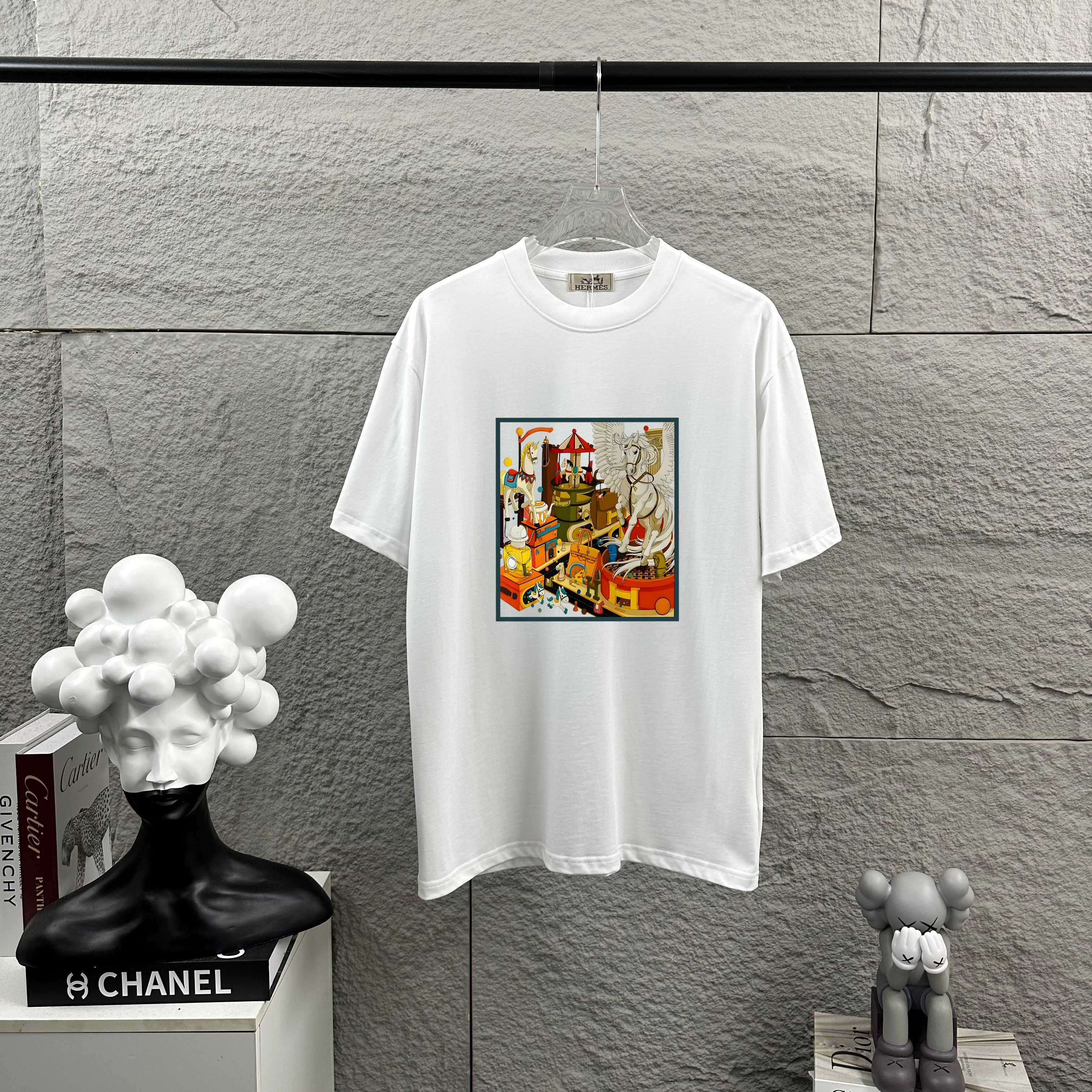 Hermès Herme*爱马仕* 2026春夏新款 马年大吉 烫画工艺 定制双纱平纹纯棉面料 短袖T恤