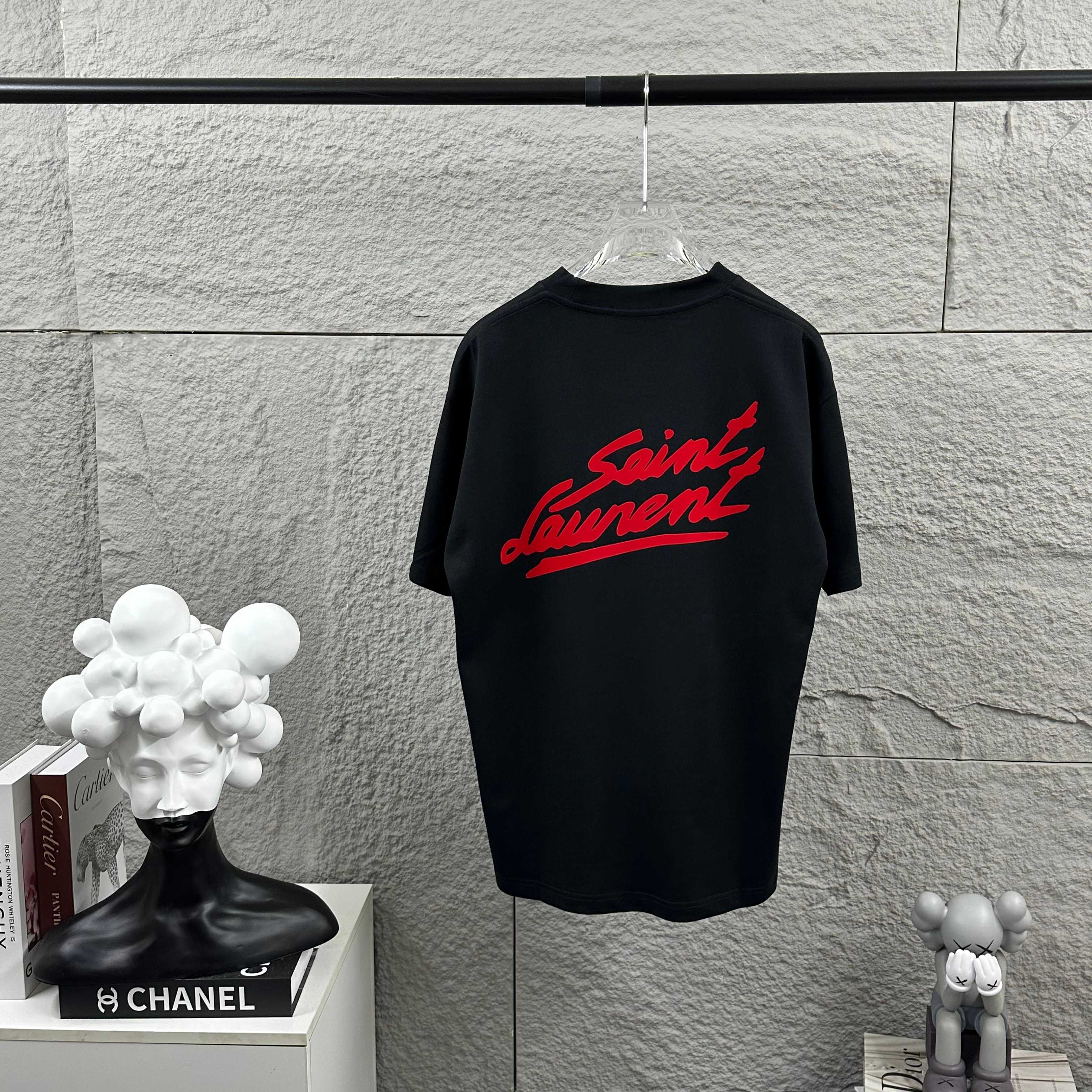 Saint Laurent ysl*圣罗兰* 2026春款新款 简约字母刺绣+贴绒工艺工艺，定制纯棉双纱面料 短袖圆领