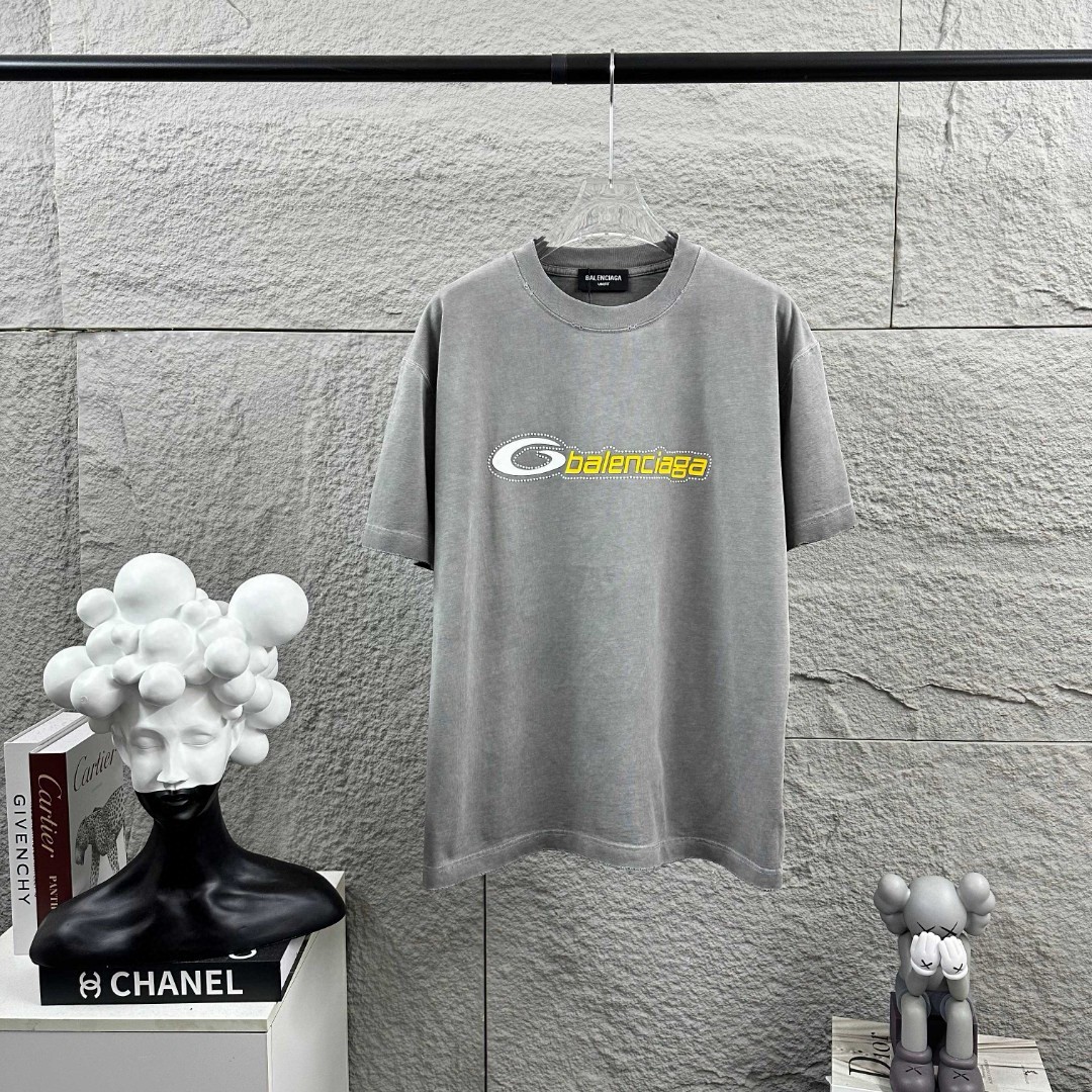 P85 BALENciaga*París*Nueva colección primavera-verano 2026, lavado a la piedra con desgastes y rotos, perlas tridimensi…