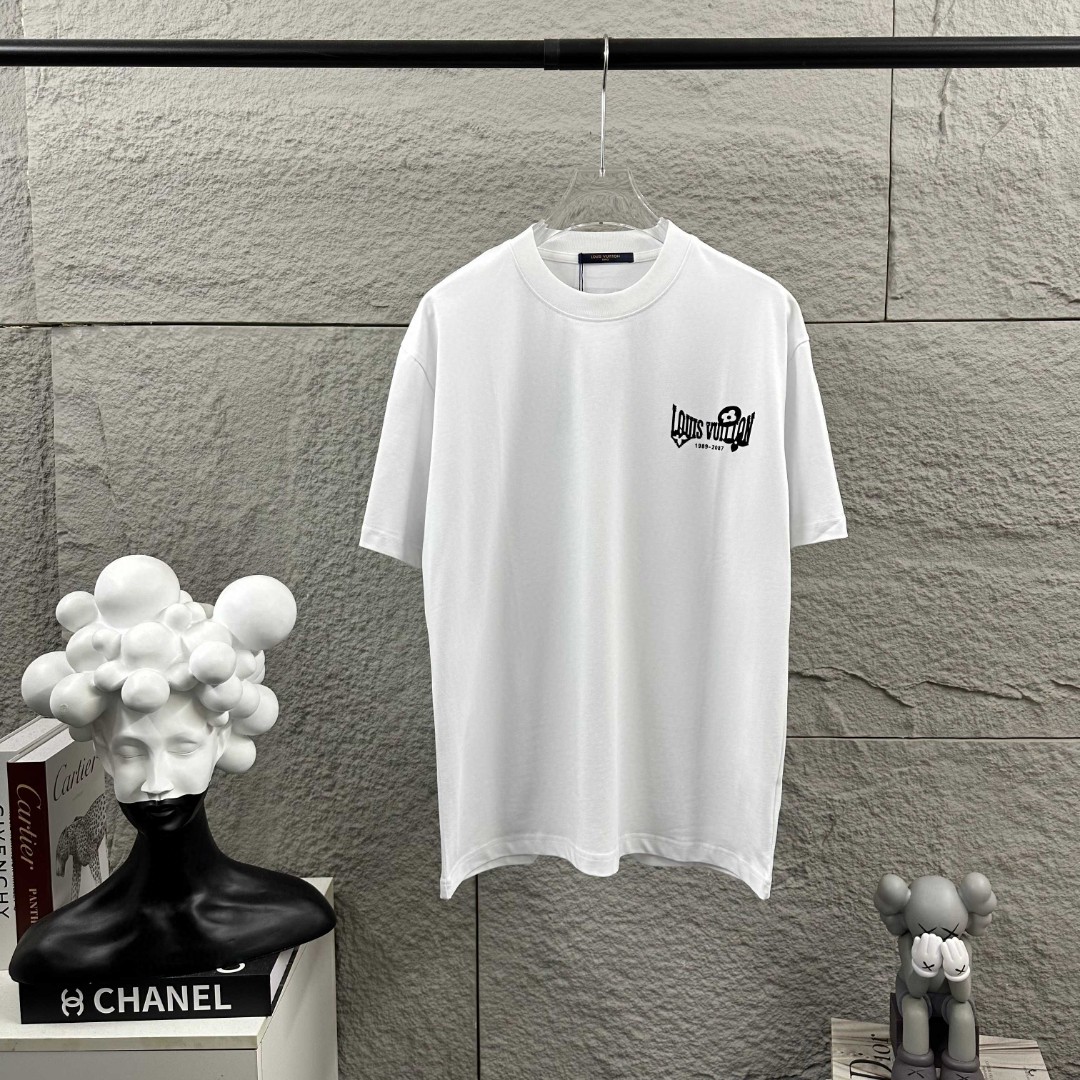 P80 1v Louis*2026 primavera/verano nuevo estilo, camiseta de manga corta con letra V grande clásica, tecnología de cris…