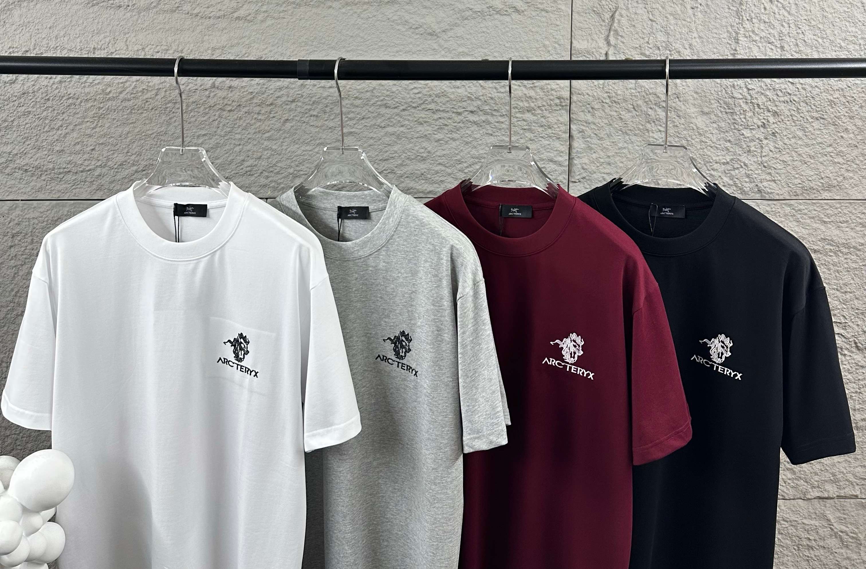 Arc'teryx ARC'TERYX*始祖*鸟 2026春夏新款 个性 字母刺绣工艺 定制双纱平纹纯棉面料 短袖T恤