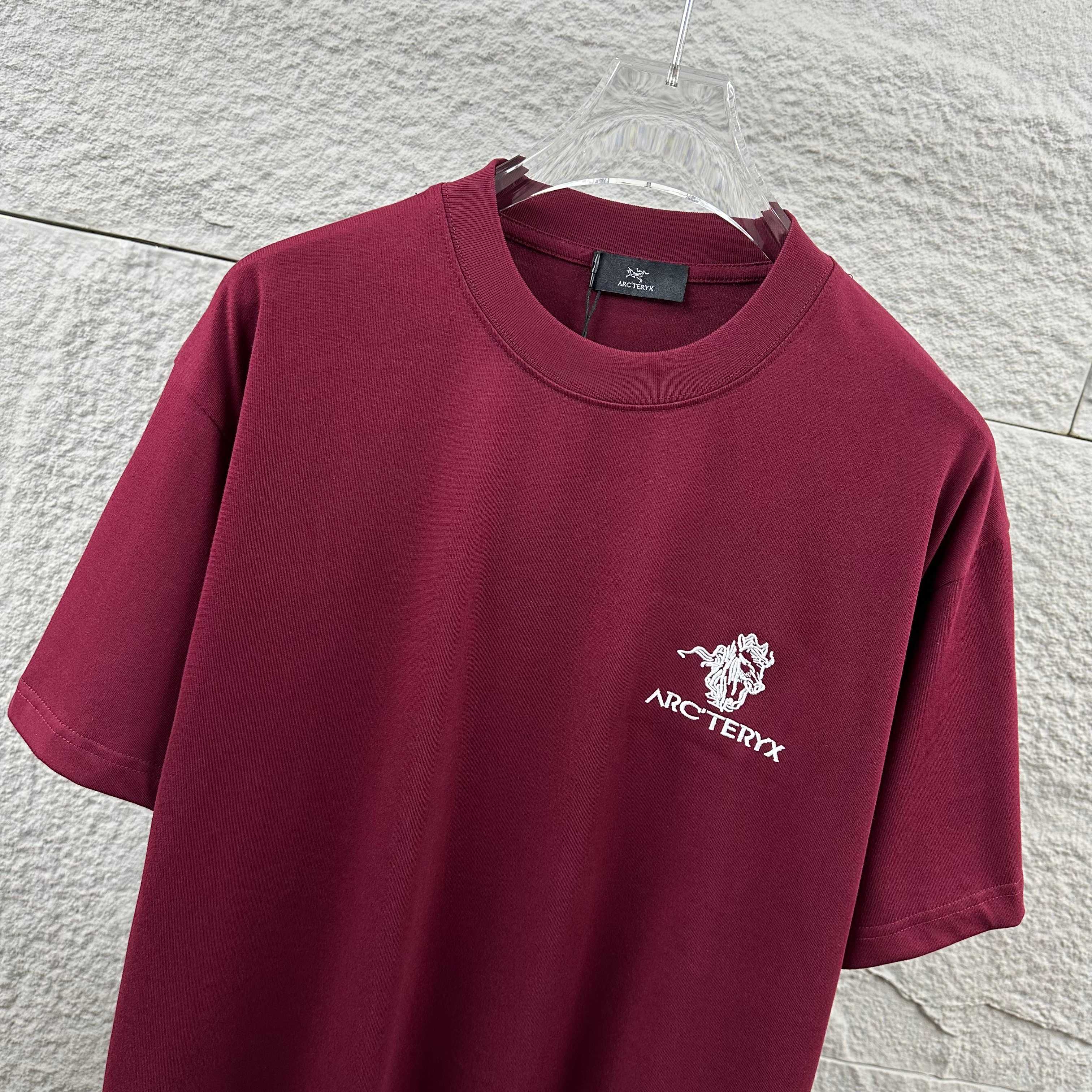 Arc'teryx ARC'TERYX*始祖*鸟 2026春夏新款 个性 字母刺绣工艺 定制双纱平纹纯棉面料 短袖T恤