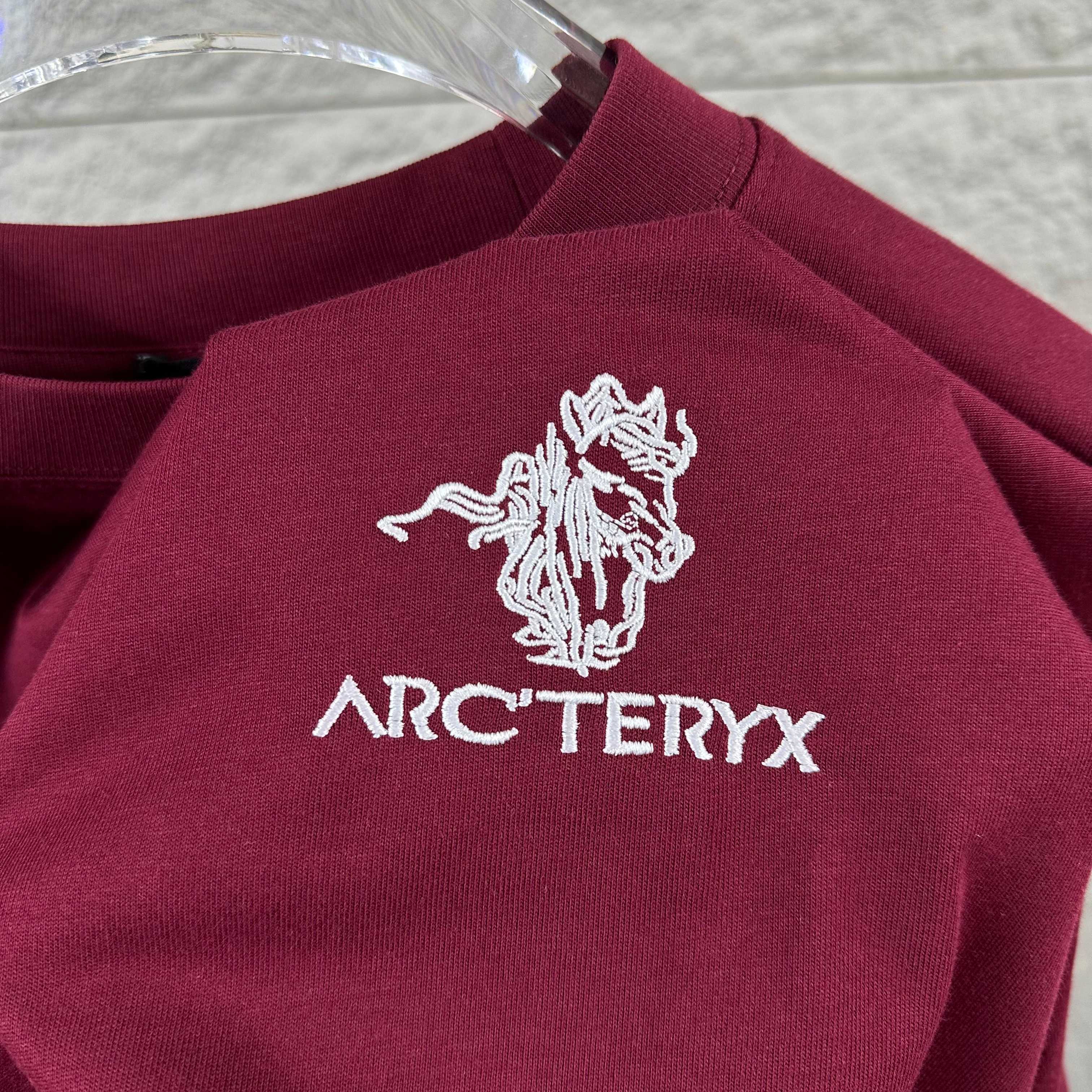 Arc'teryx ARC'TERYX*始祖*鸟 2026春夏新款 个性 字母刺绣工艺 定制双纱平纹纯棉面料 短袖T恤