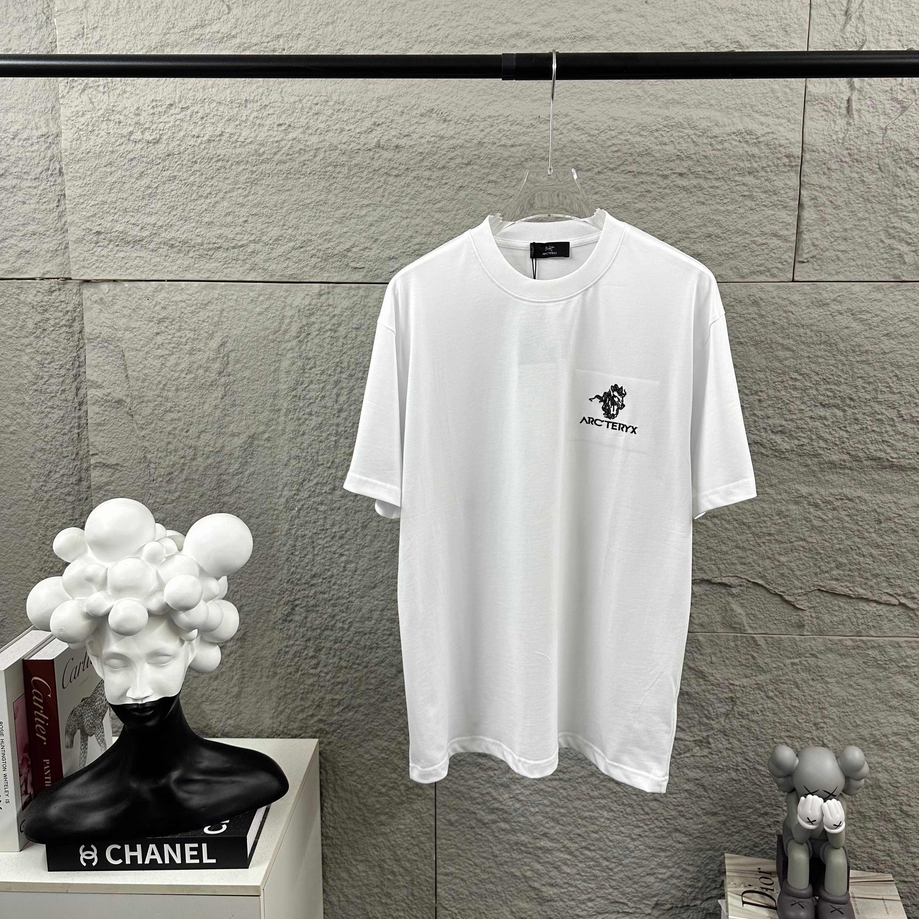 Arc'teryx ARC'TERYX*始祖*鸟 2026春夏新款 个性 字母刺绣工艺 定制双纱平纹纯棉面料 短袖T恤