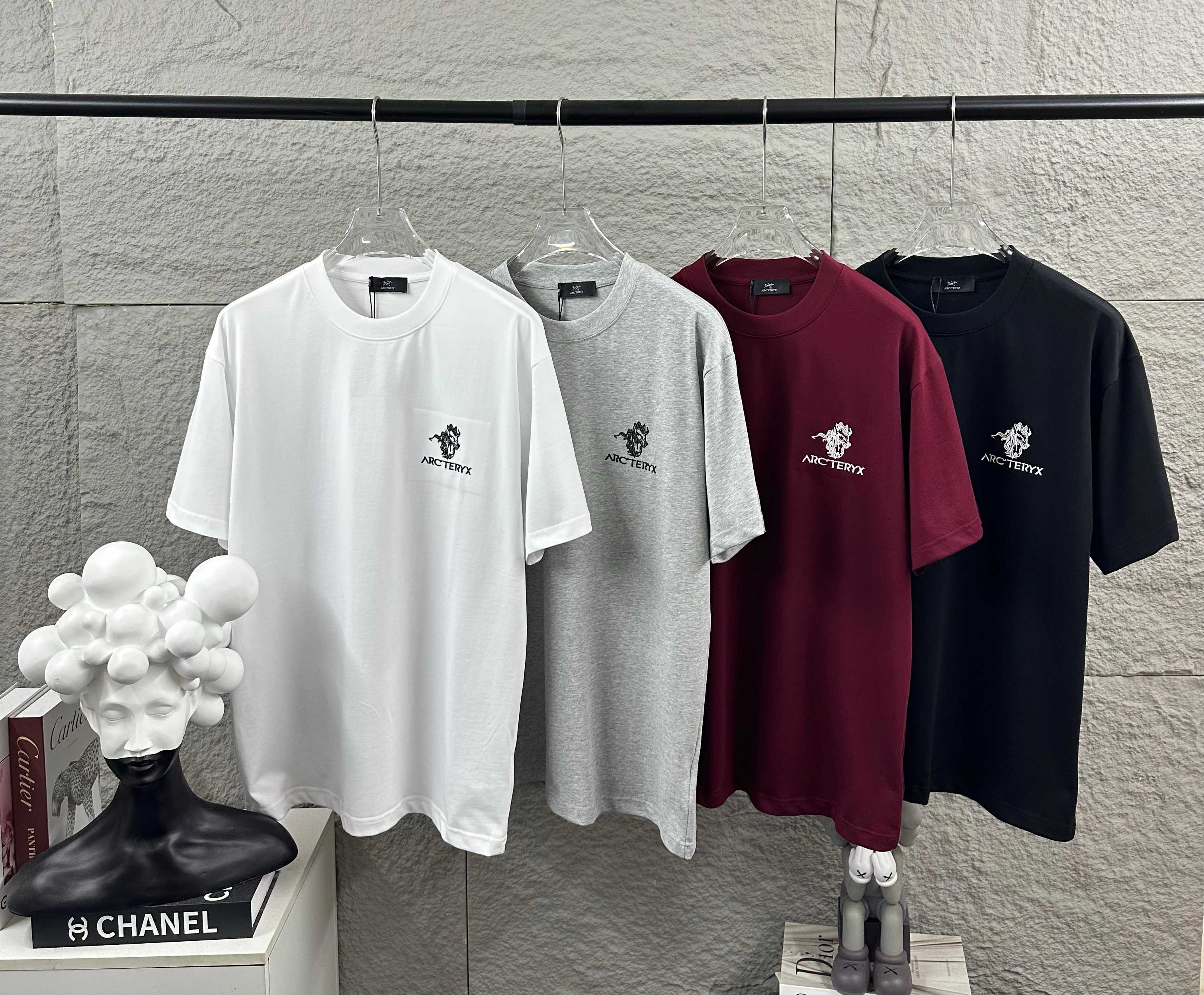 Arc'teryx ARC'TERYX*始祖*鸟 2026春夏新款 个性 字母刺绣工艺 定制双纱平纹纯棉面料 短袖T恤