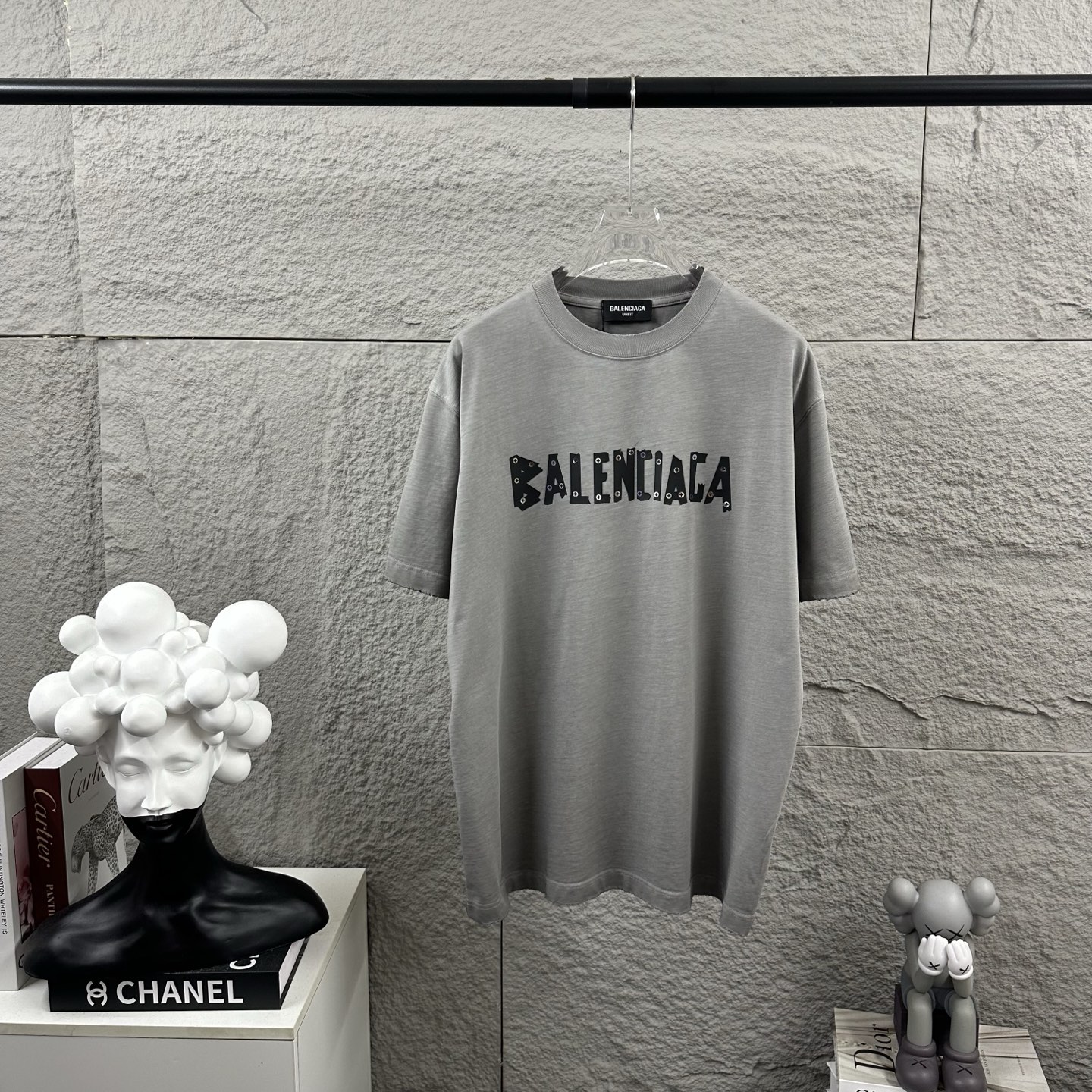 NO:912694,BALENciaga*Paris* 2026 spring and summer new style Heavy duty worn and washed style with holes and distressed Three-dimensional thick silicone technology Customized pure cotton fabric Short-sleeved T-shirt Unisex style Color worn white Washed gray Washed purple Washed black Size S (100-140kg) M (130-160kg) L (150-175kg) XL (160-1kg)  XXL size (180-220 pounds),,balenciaga,T-shirt,tees,t-shirt,19860909BALENciaga*巴黎* 2026春夏季新款 重工磨破洗水款破洞做旧 立体厚板硅胶工艺 定制纯棉面料 短袖T恤 男女同款 颜色磨破白 洗水灰 洗水紫 洗水黑 尺码S码（100-140斤） M码（130-160斤） L码（150-175斤） XL码（160-1斤） XXL码（180-220斤）,,balenciaga,T-shirt,tees，t-shirt,,Men's clothing