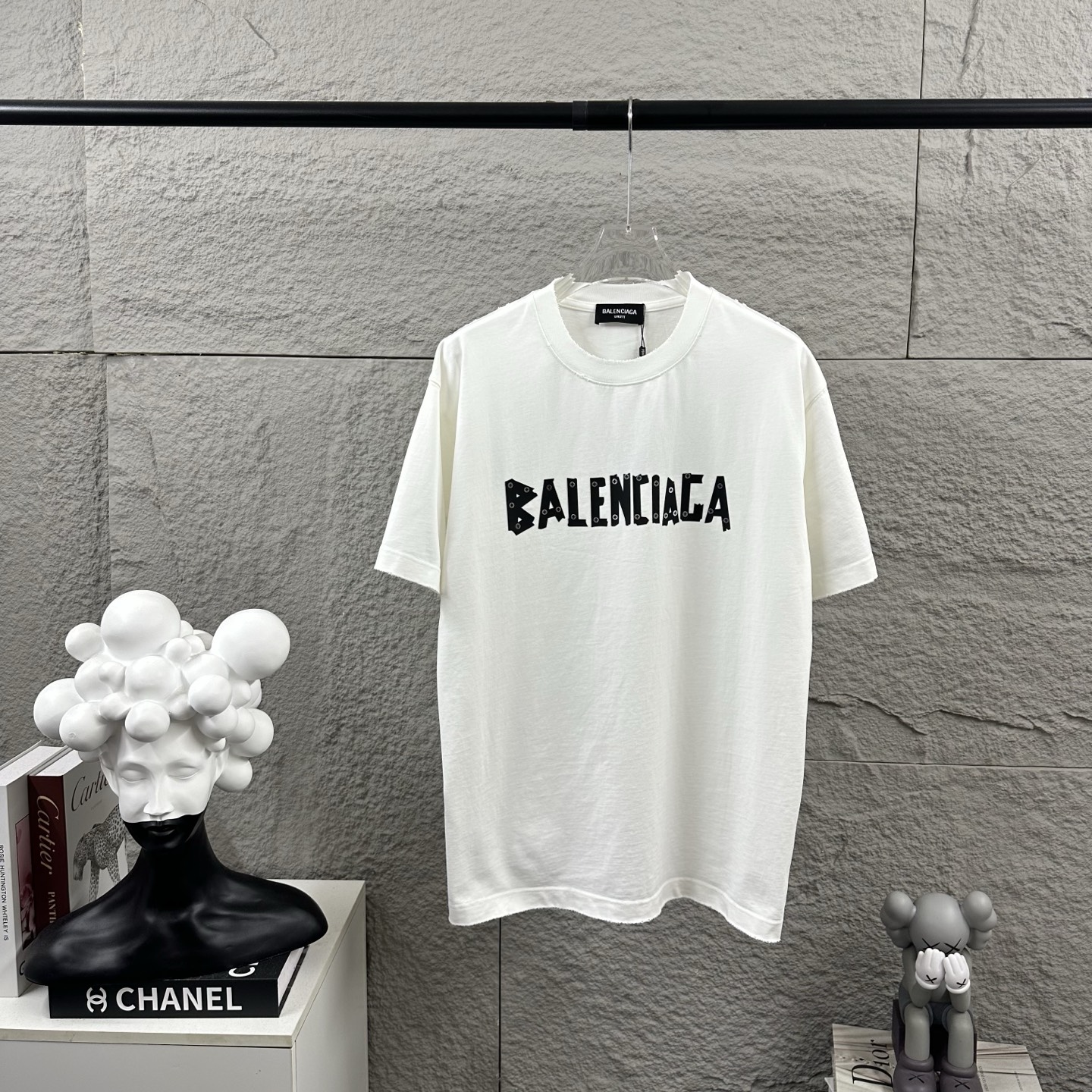 NO:912696,BALENciaga*Paris* 2026 Spring and Summer New Style Heavy-duty frayed washed style with holes and distressed ironing process Customized pure cotton fabric Short-sleeved T-shirt Unisex style Color frayed white Washed with pink Washed with purple Washed with black Size S (100-140kg) M (130-160kg) L (150-175kg) XL (160-1kg)  XXL size (180-220 pounds),,balenciaga,T-shirt,tees,t-shirt,19860909BALENciaga*巴黎* 2026春夏季新款 重工磨破洗水款破洞做旧 烫钻工艺 定制纯棉面料 短袖T恤 男女同款 颜色磨破白 洗水粉 洗水紫 洗水黑 尺码S码（100-140斤） M码（130-160斤） L码（150-175斤） XL码（160-1斤） XXL码（180-220斤）,,balenciaga,T-shirt,tees，t-shirt,,Men's clothing