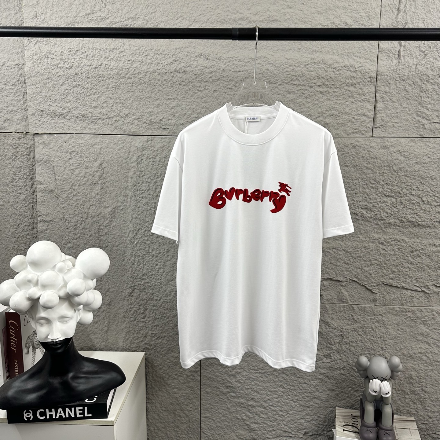 NO:912704,BBR Barbao*li 2026 spring and summer style Classic simple war horse flocking technology Personalized logo Customized double yarn plain cotton fabric Short-sleeved T-shirt Uniform style for men and women Color black white Size S (90-130 pounds) M (120-150 pounds) L (140-165 pounds) XL (160-180 pounds)  XXL (180-210 pounds),,burberry,T-shirt,tees,t-shirt,19860909BBR 巴宝*莉 2026春夏款 经典简约战马植绒工艺 个性logo 定制双纱平纹纯棉面料 短袖T恤 男女同款 颜色黑色 白色 尺码 S（90-130斤） M（120-150斤） L（140-165斤） XL（160-180斤） XXL（180-210斤）,,burberry,T-shirt,tees，t-shirt,,Men's clothing